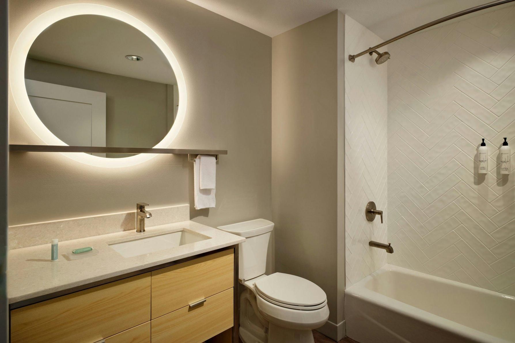 1 Bedroom Suite, 1 King, Private Sofa bed