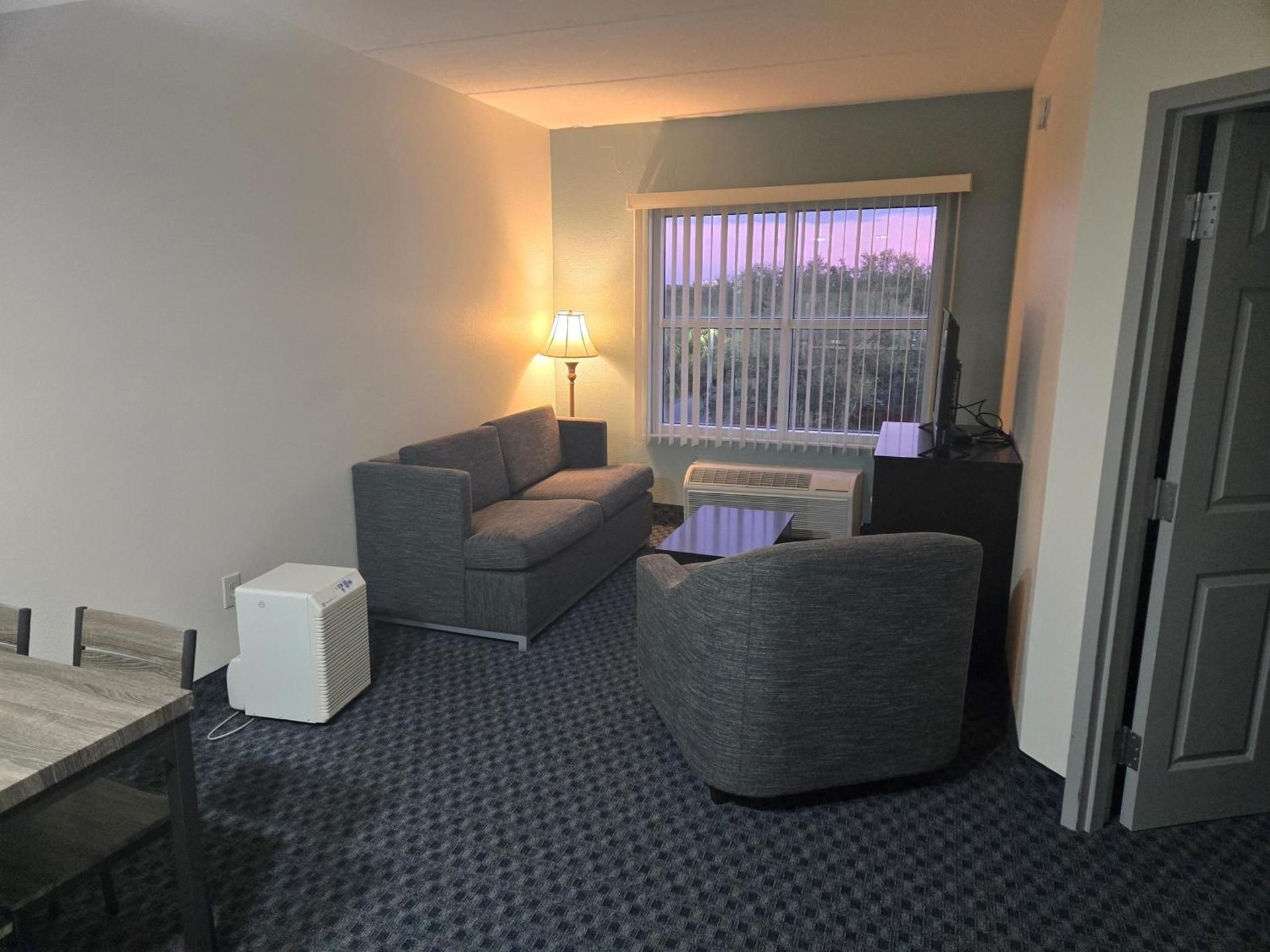 Deluxe Queen Suite