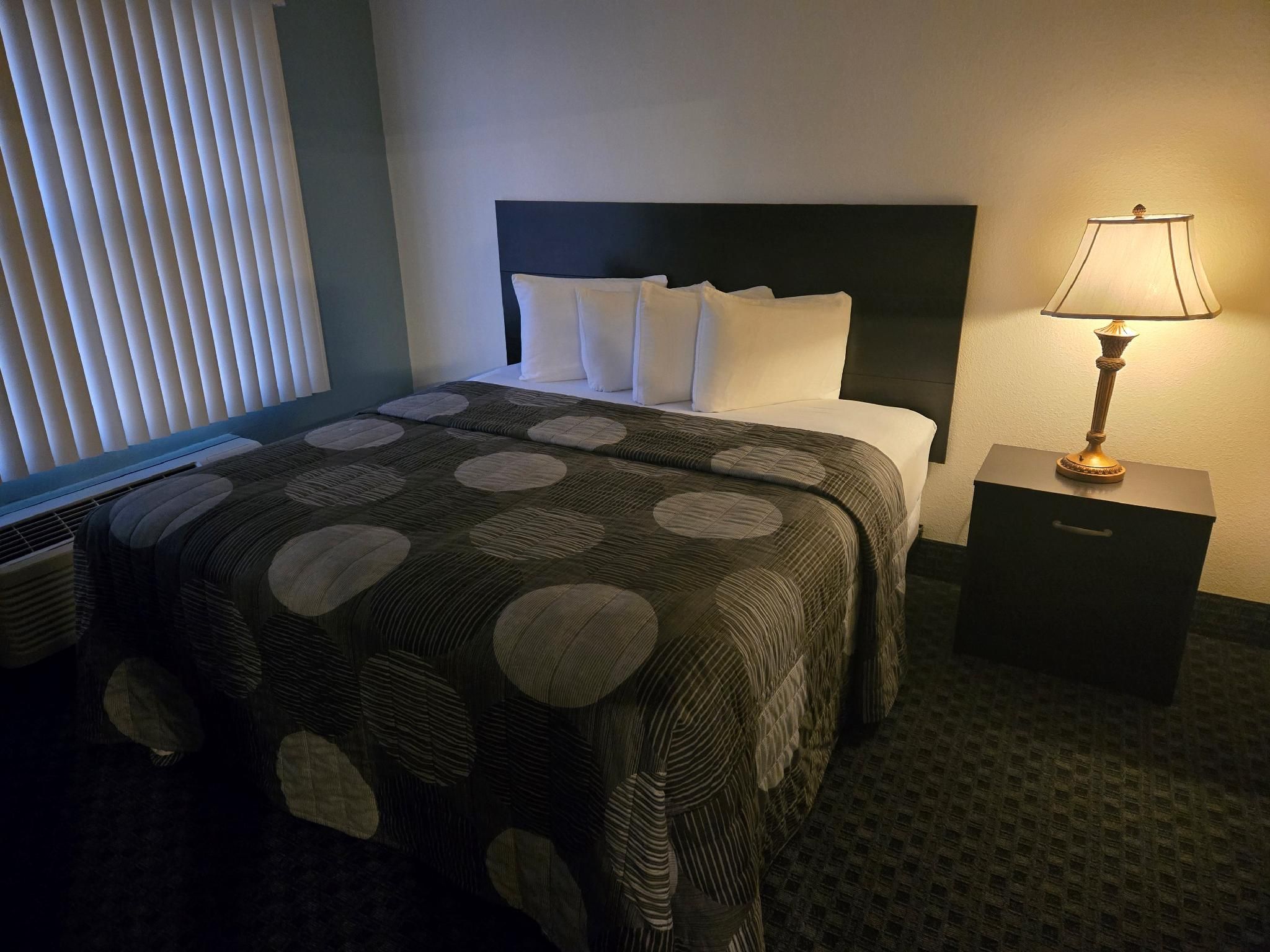 Deluxe King Suite