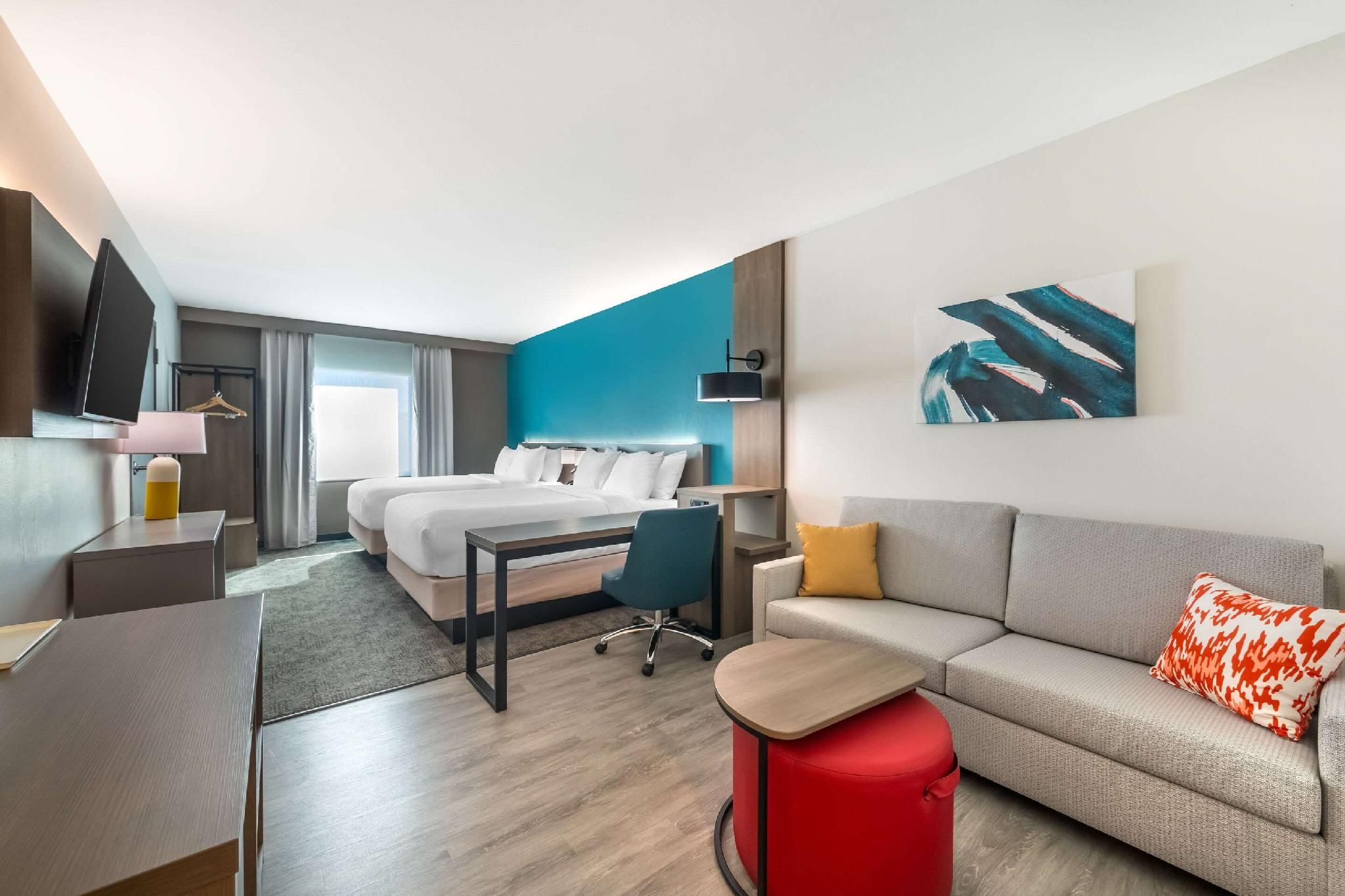 2 Queen Beds, Suite, Nonsmoking