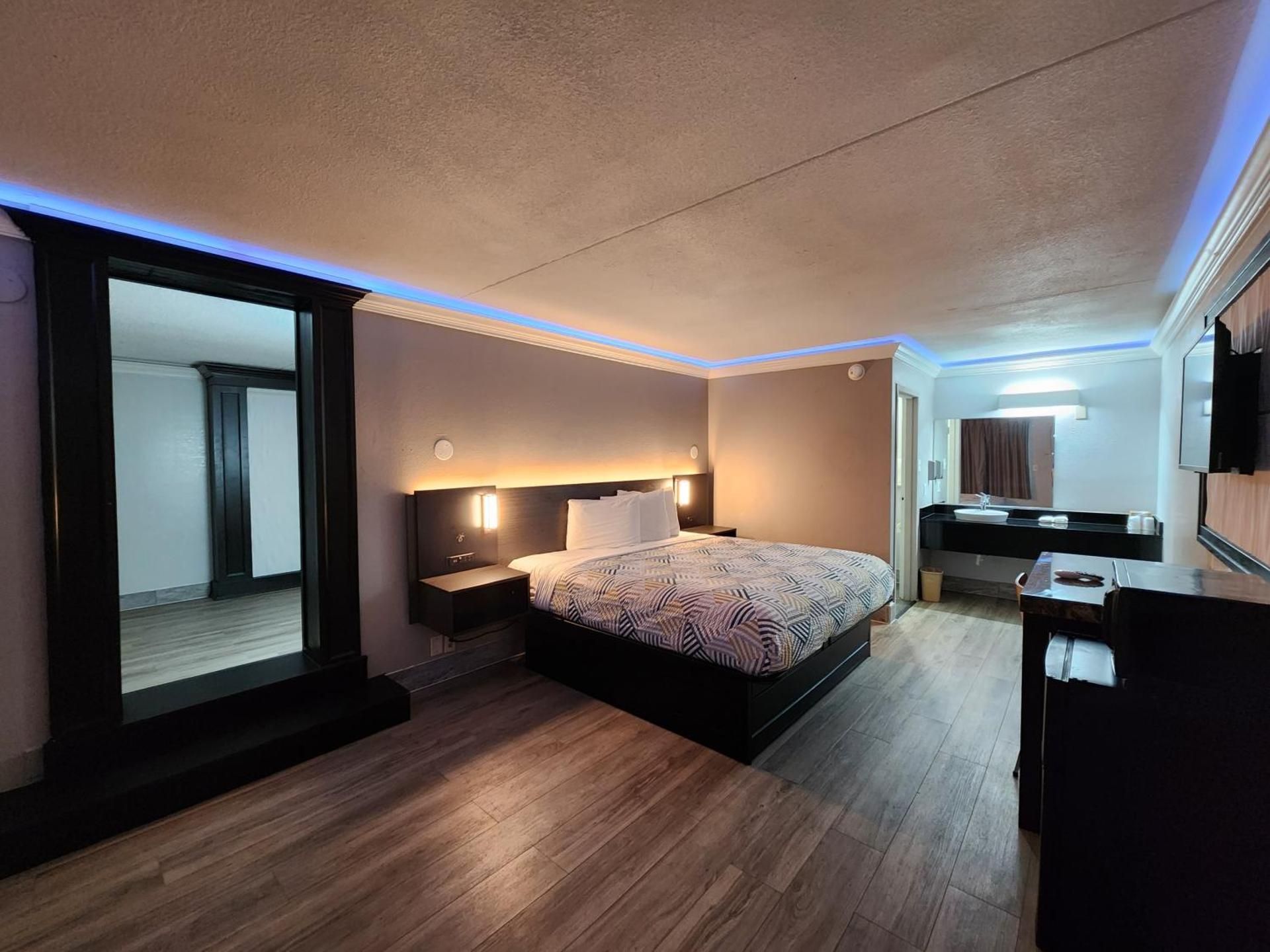 King Room with Spa Bath - Smoking