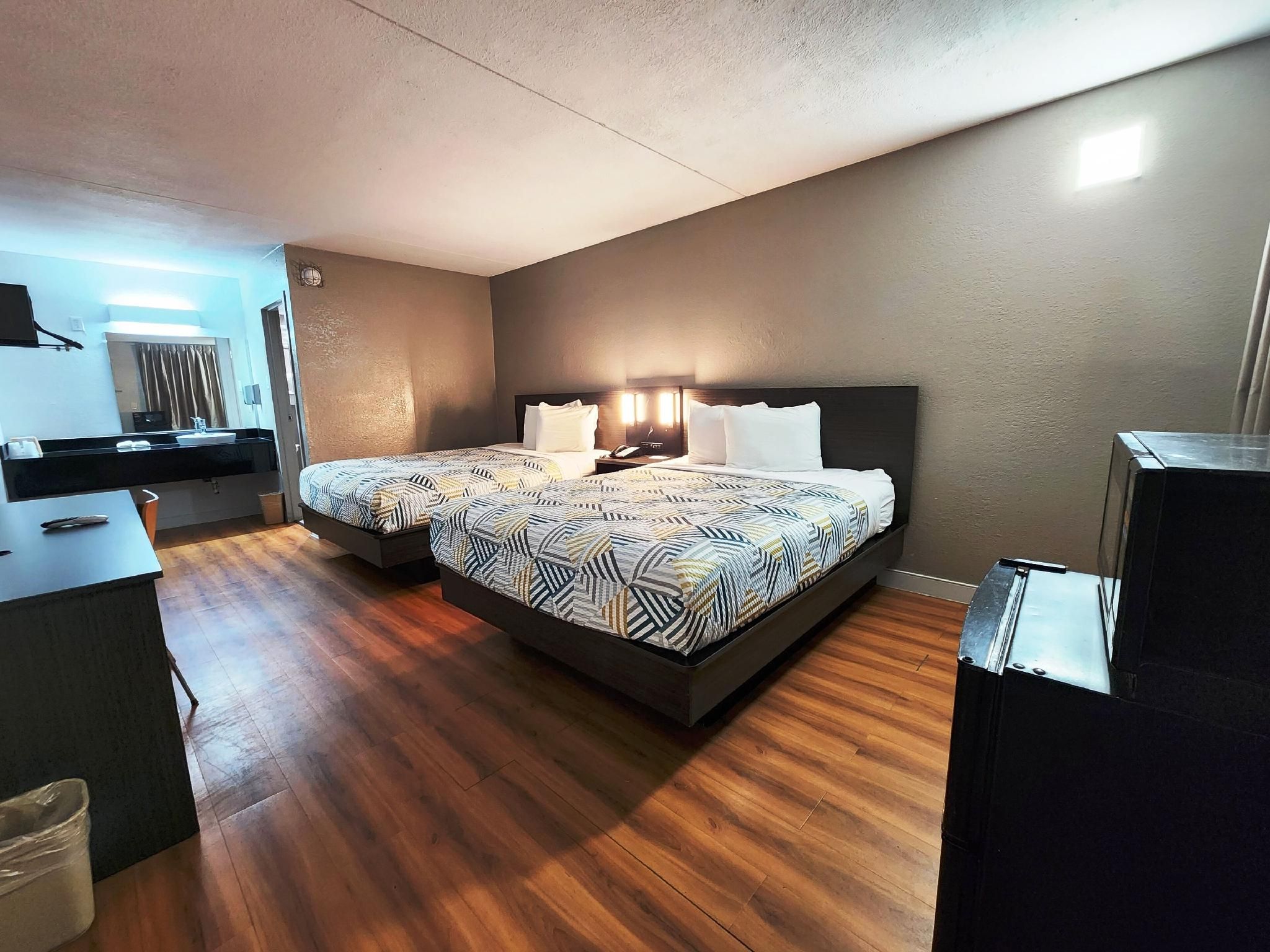 Queen Room with Two Queen Beds - Smoking