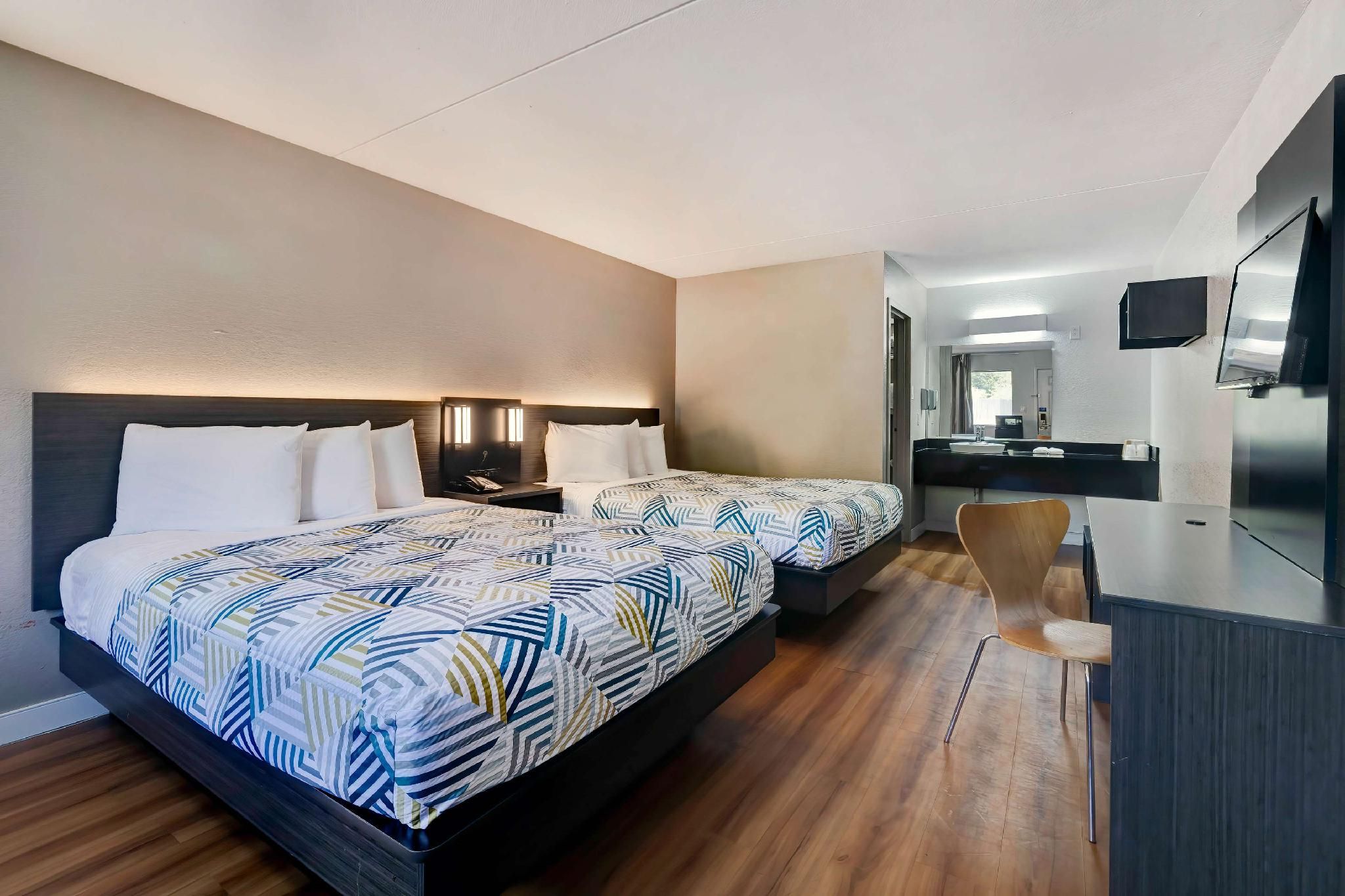 2 Queen Beds | Non-Smoking, Micfridge