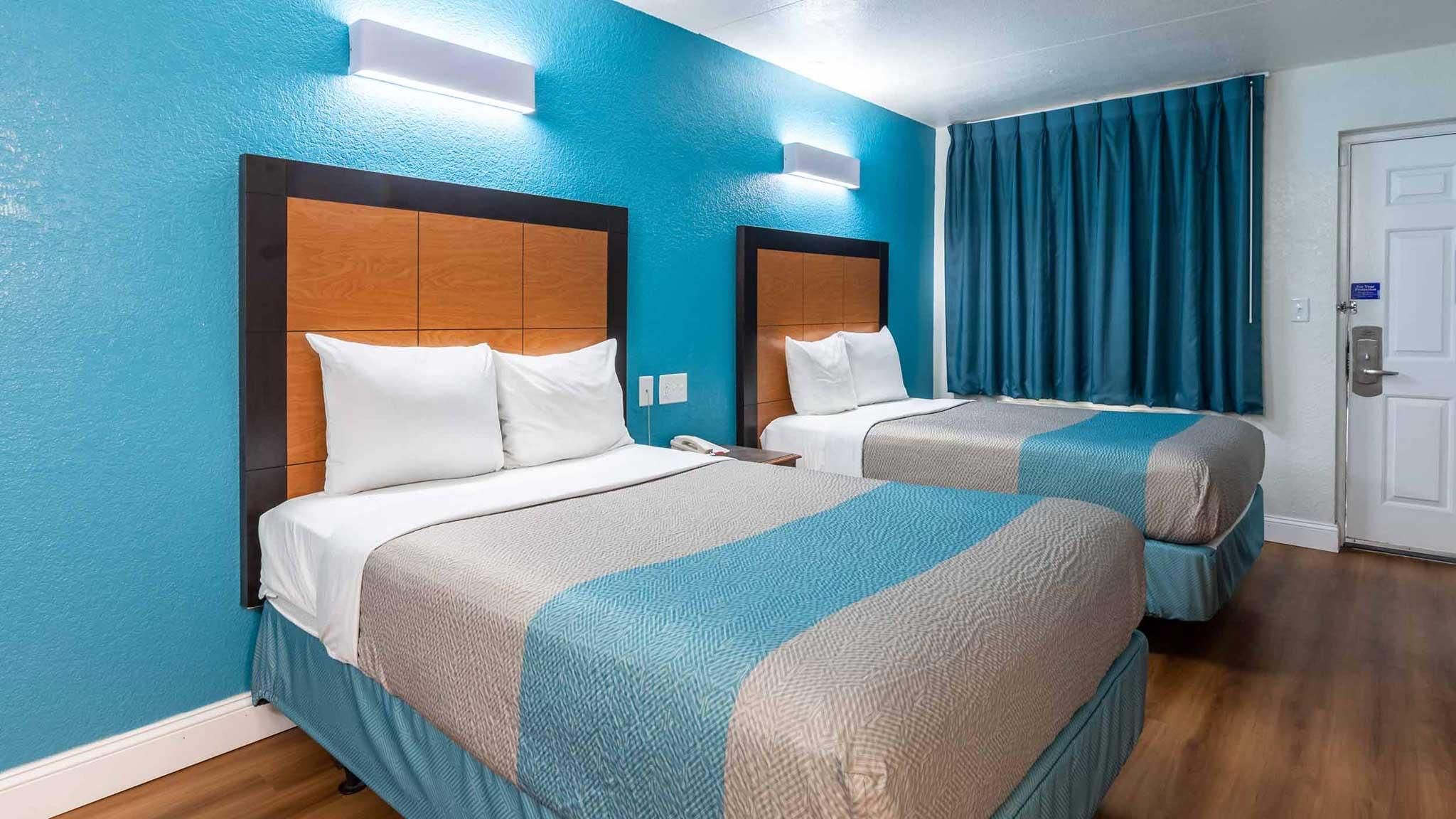 2 Full Bed Smoking
