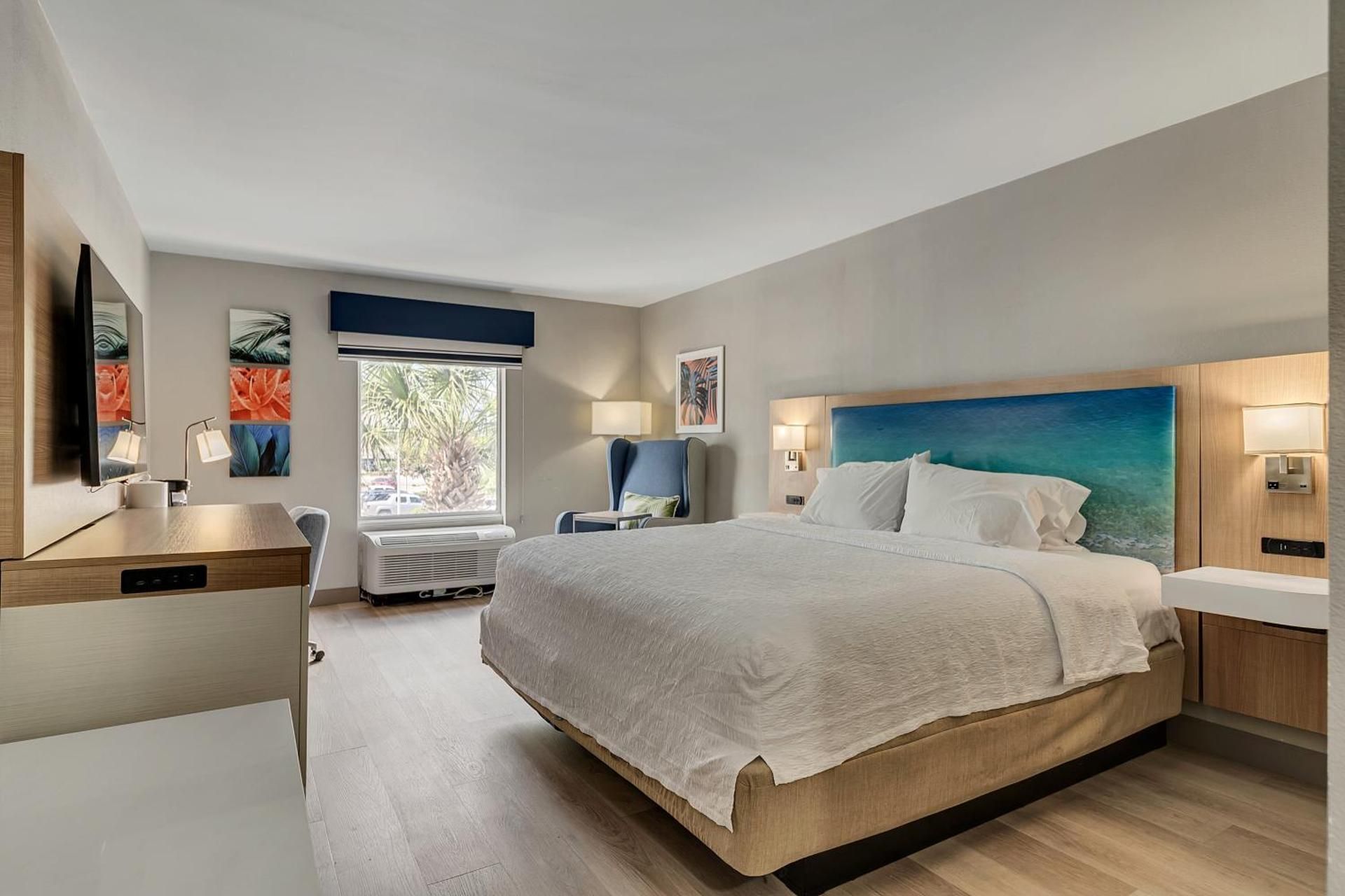 Holiday Inn Express and Suites Destin Miramar Beach by IHG 1 King Standard Mobility Accessible Roll In Shower 2