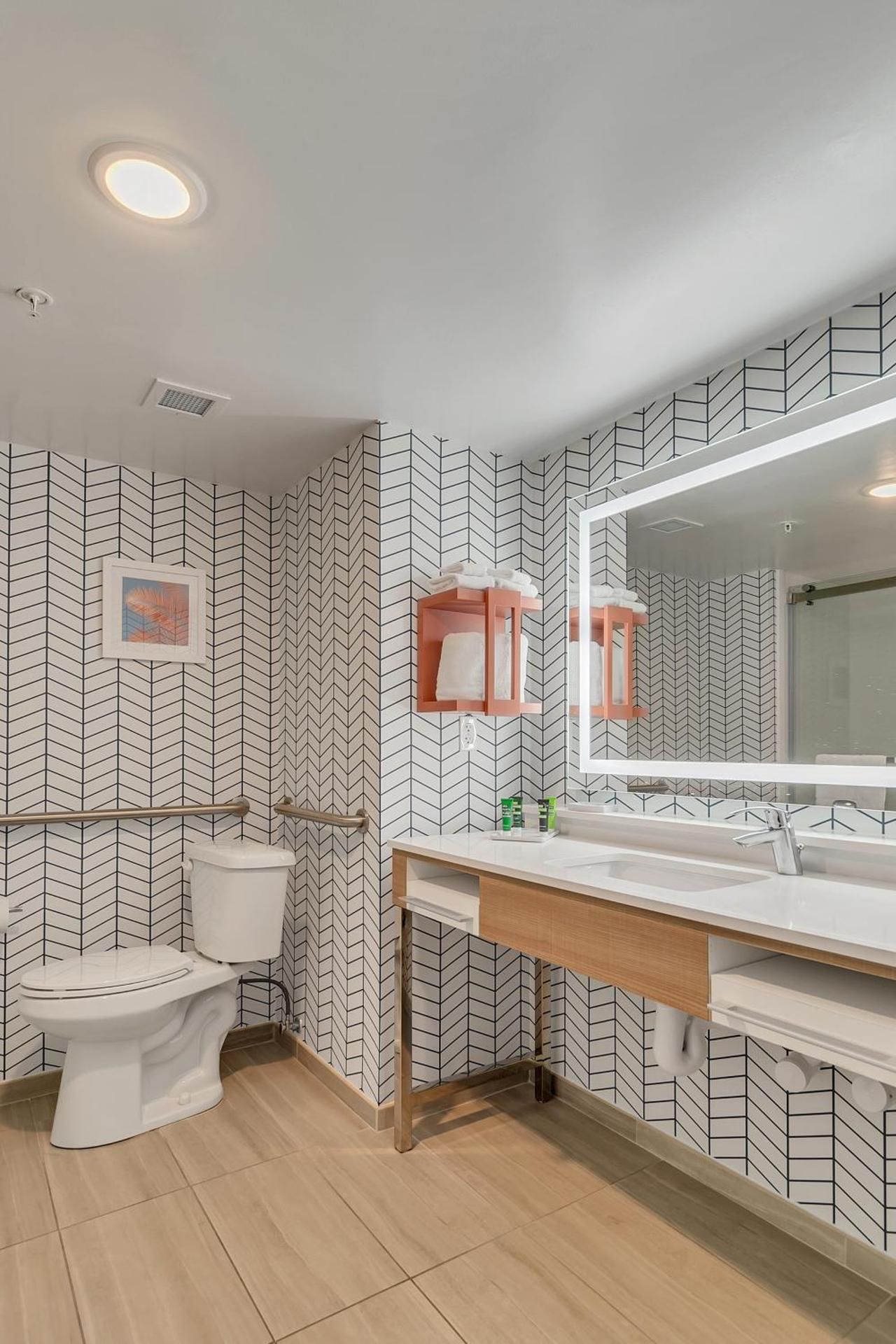 Holiday Inn Express and Suites Destin Miramar Beach by IHG 1 King Standard Mobility Accessible Roll In Shower 3