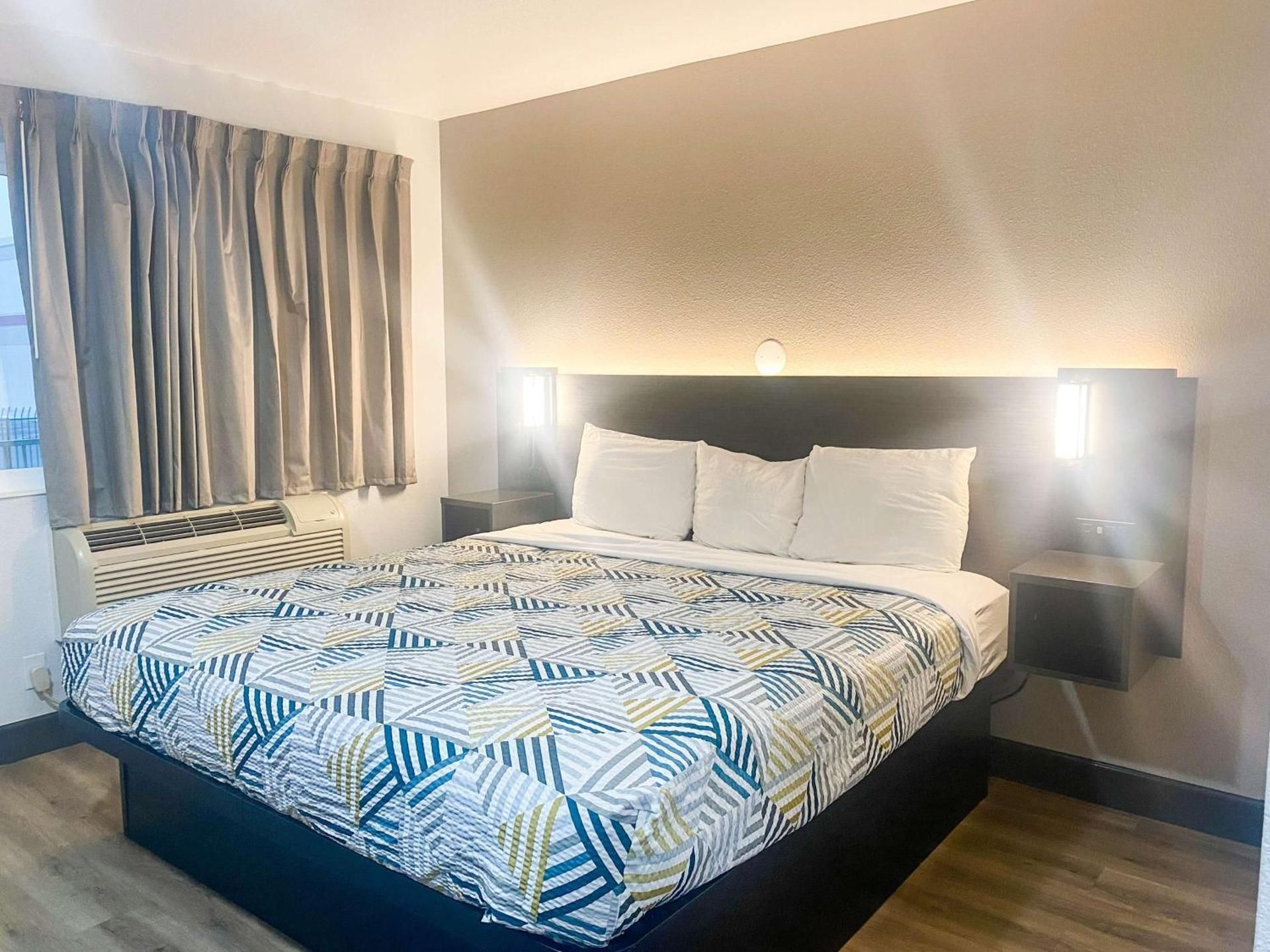 King Room - Non-Smoking