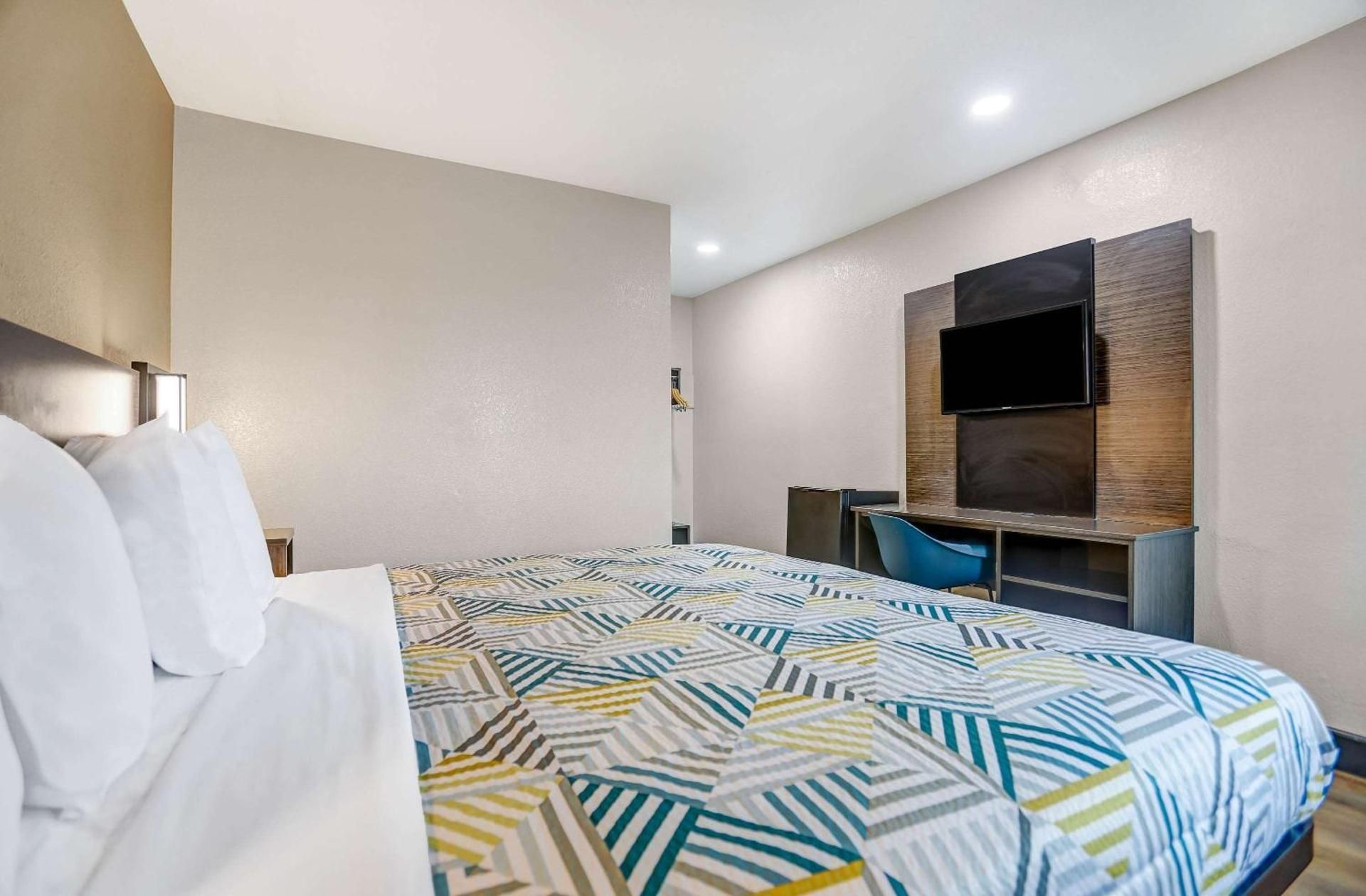 Deluxe King Room - Non-Smoking