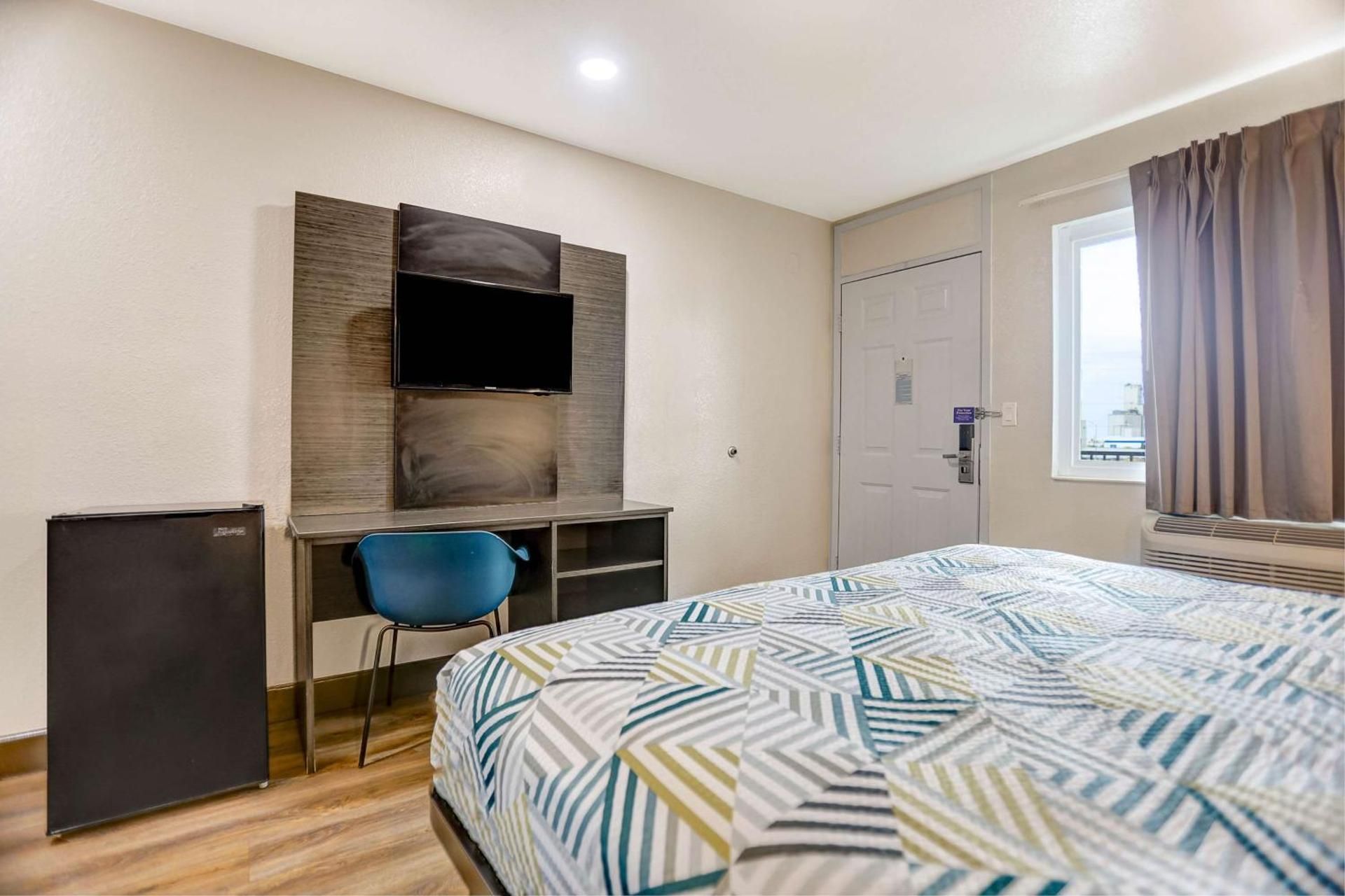 Deluxe King Room - Non-Smoking