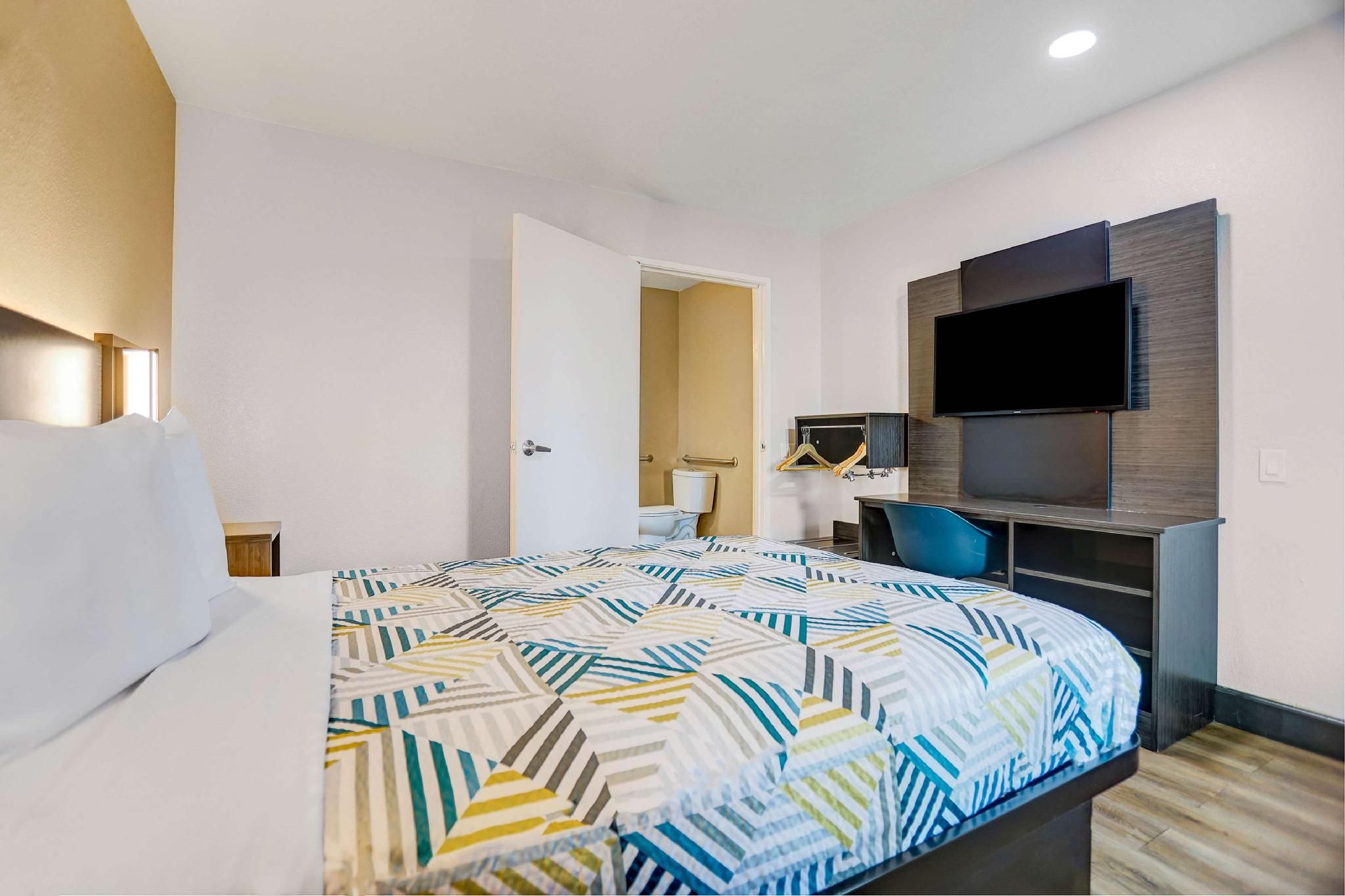 Full Bed with Private Bathroom