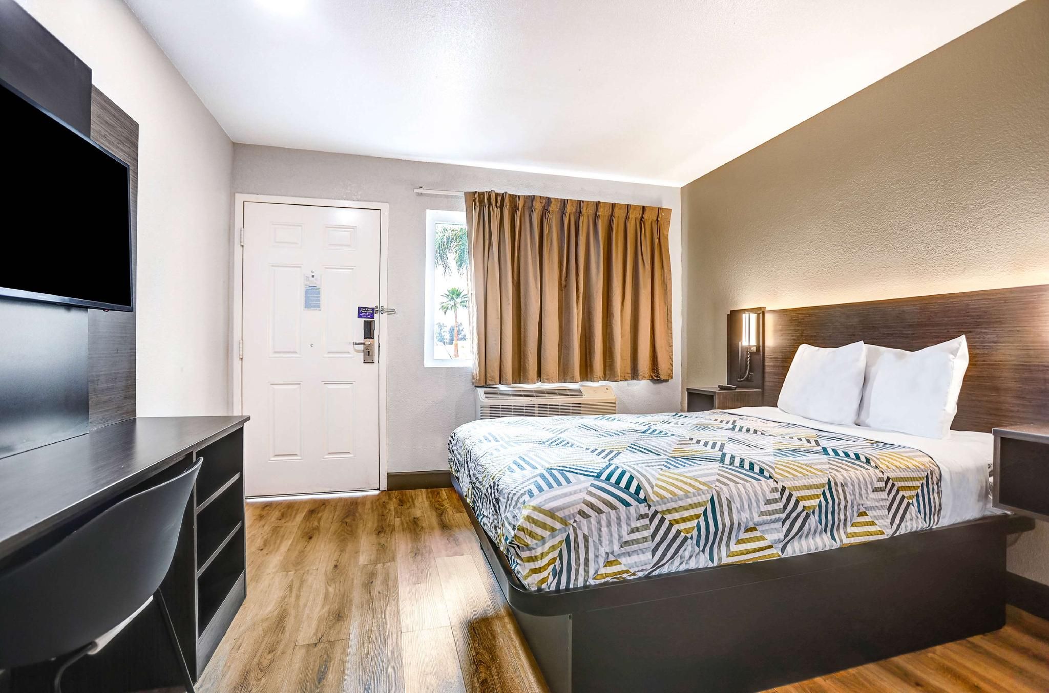 Full Bed with Private Bathroom