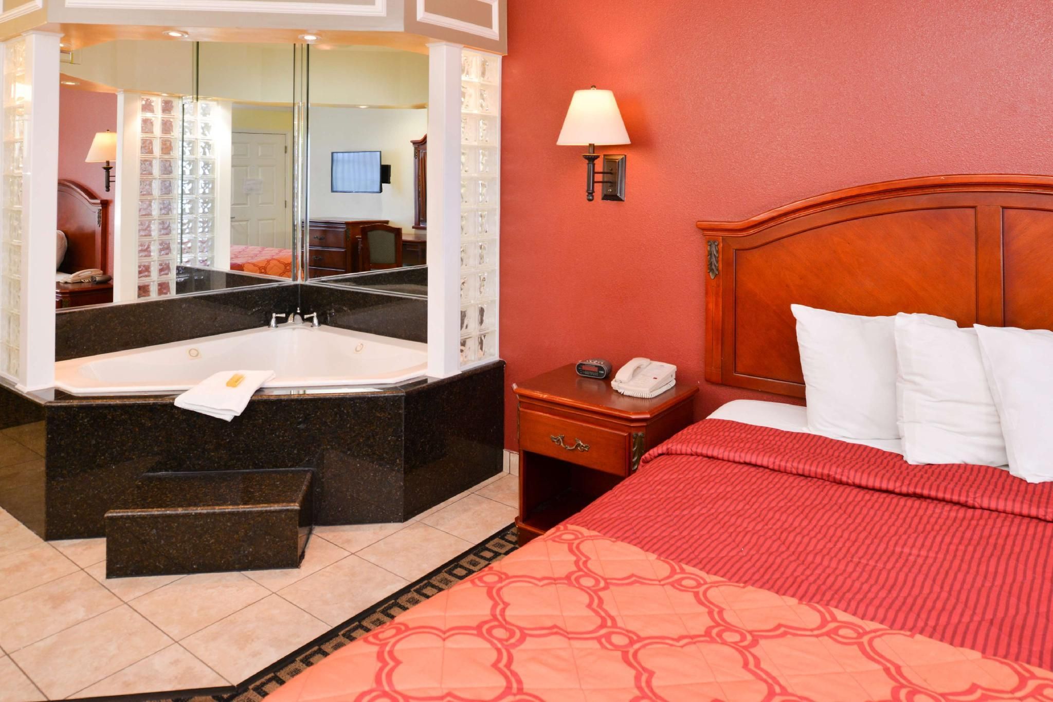 Americas Best Value Inn & Suites San Bernardino 1 King Bed Jacuzzi Suite 3
