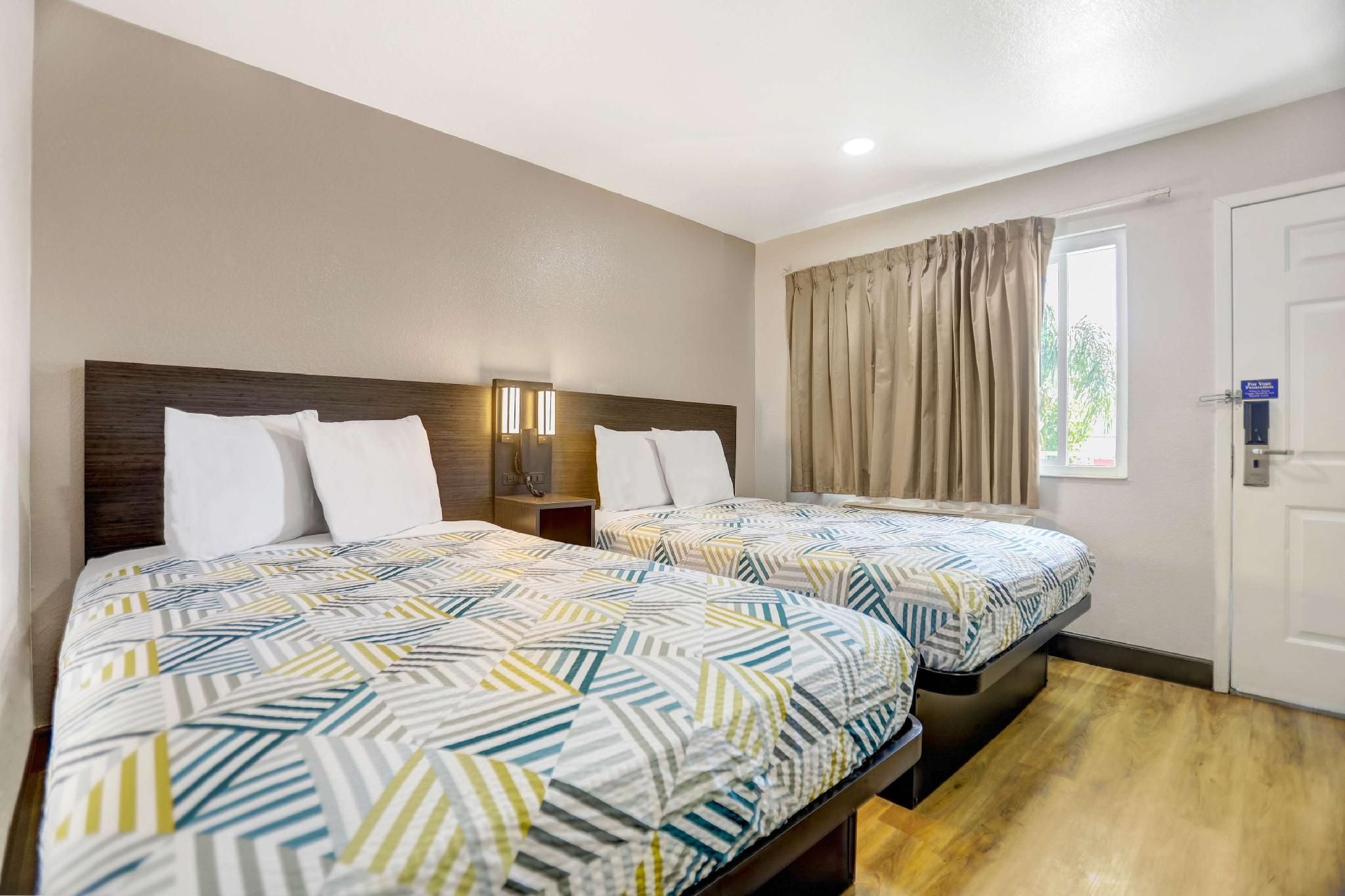2 Full Beds | Smoking