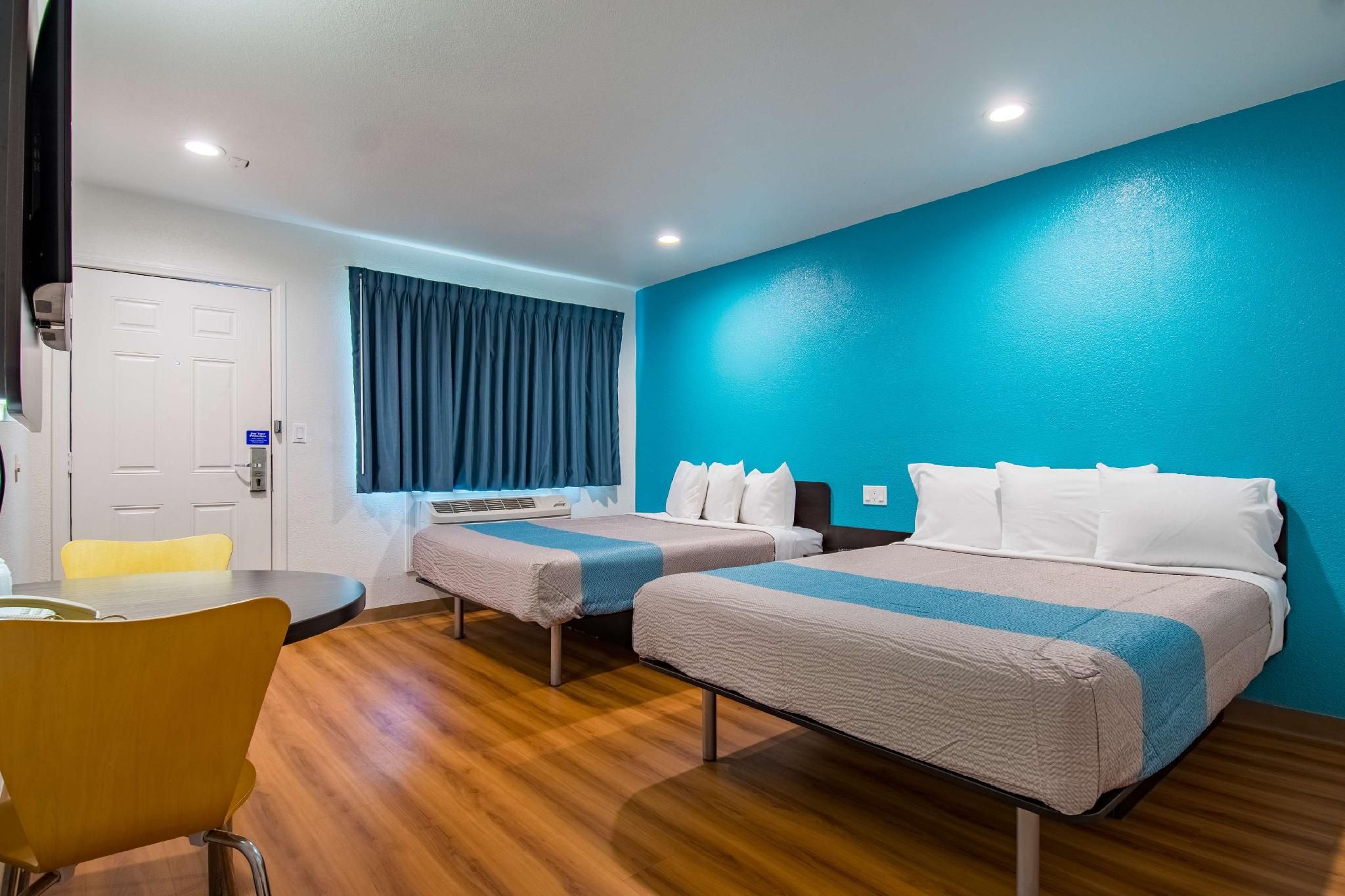 2 Queen Beds | Smoking, Mini Fridge