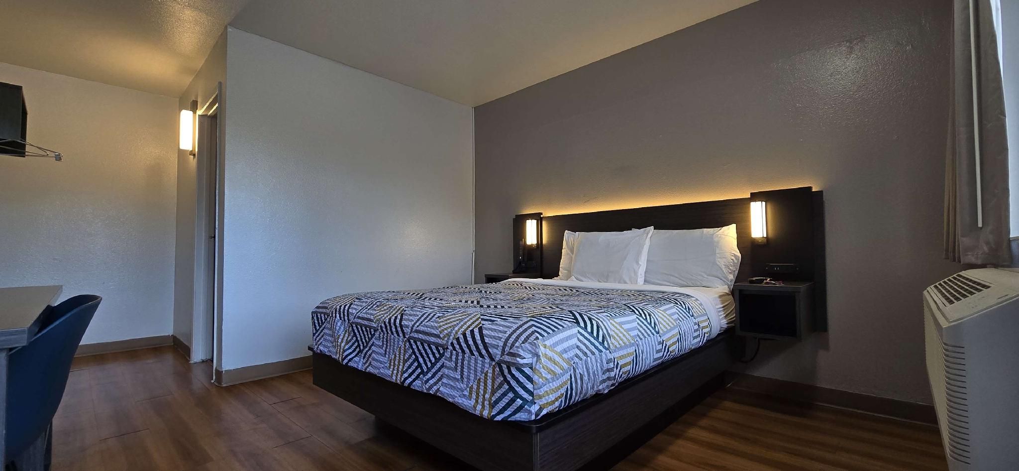 Motel 6 Slidell, LA - New Orleans 1 Queen Bed | ADA/Tub, Non-Smoking