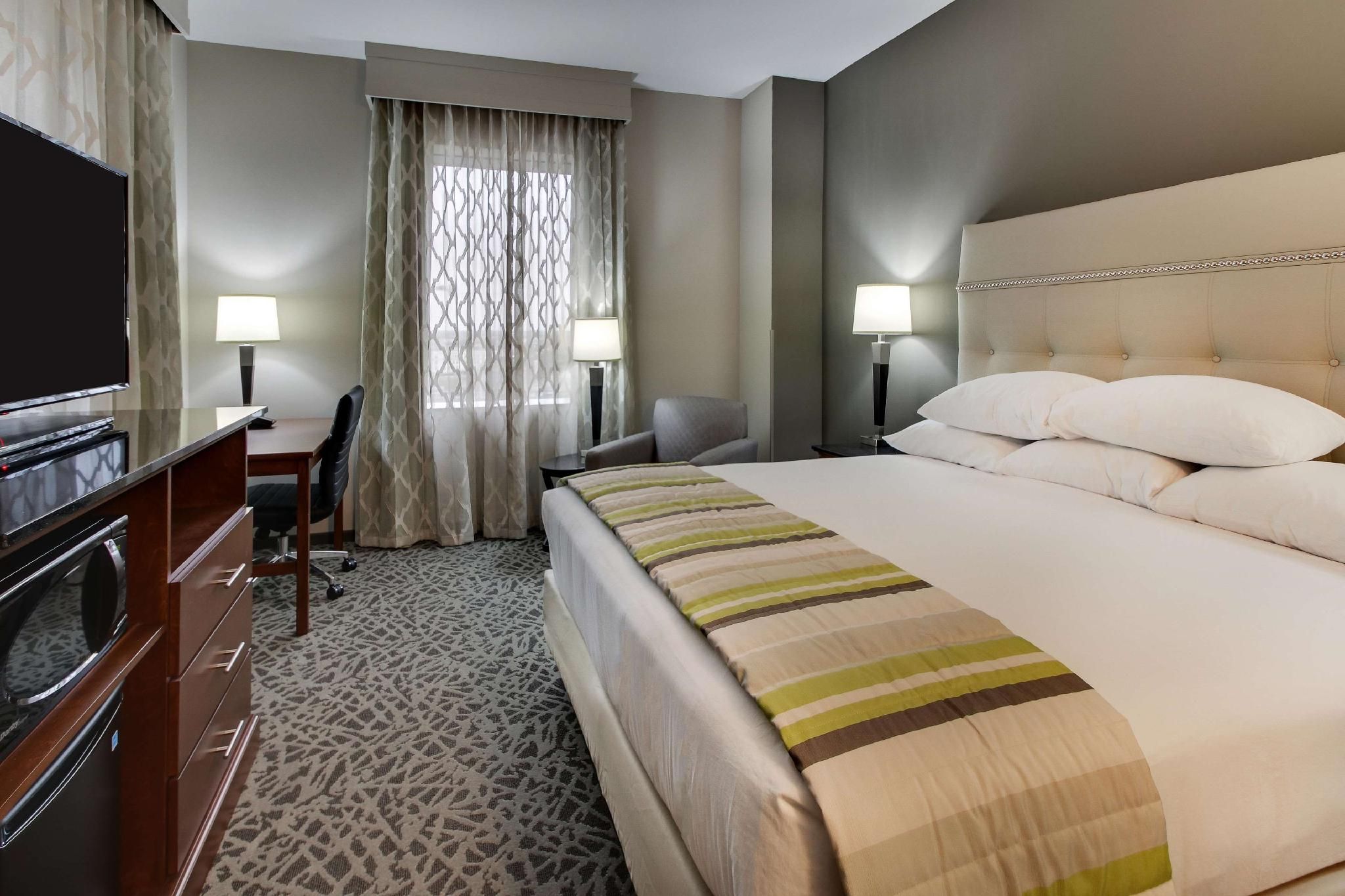 1 King Bed Hearing Accessible with Tub