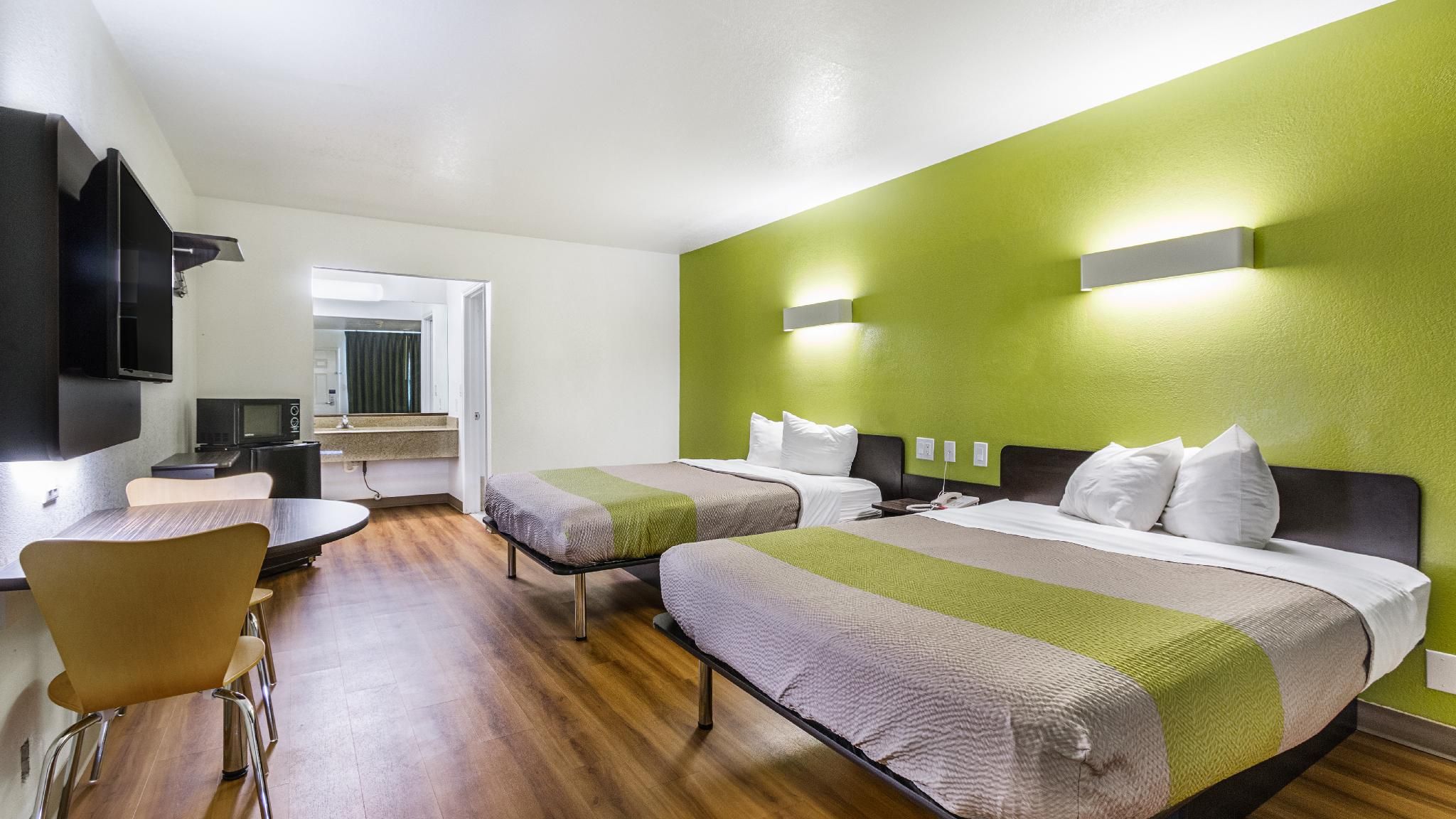 2 Queen Beds | Non-Smoking, Micfridge