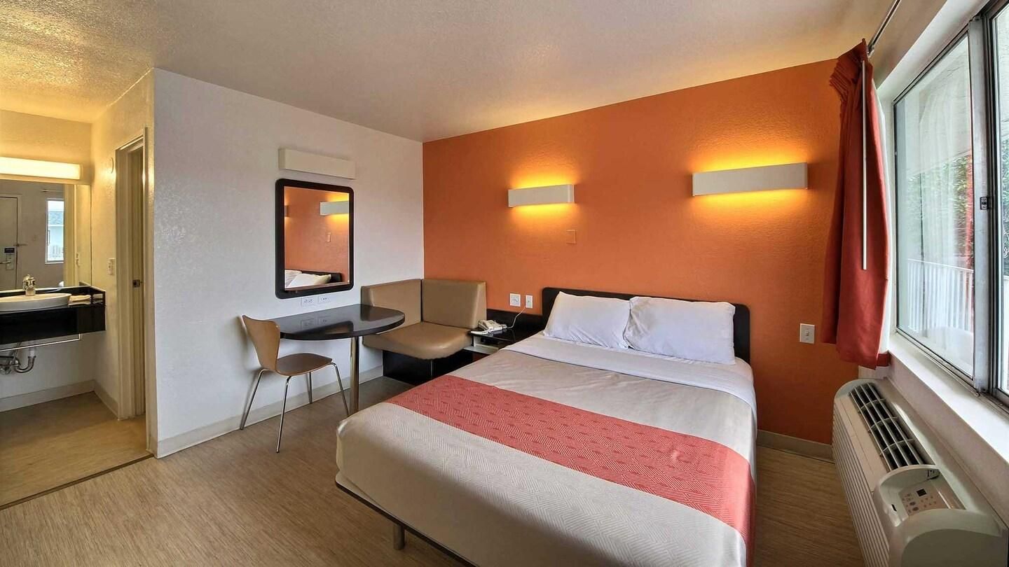 2 Full Beds Non-Smoking