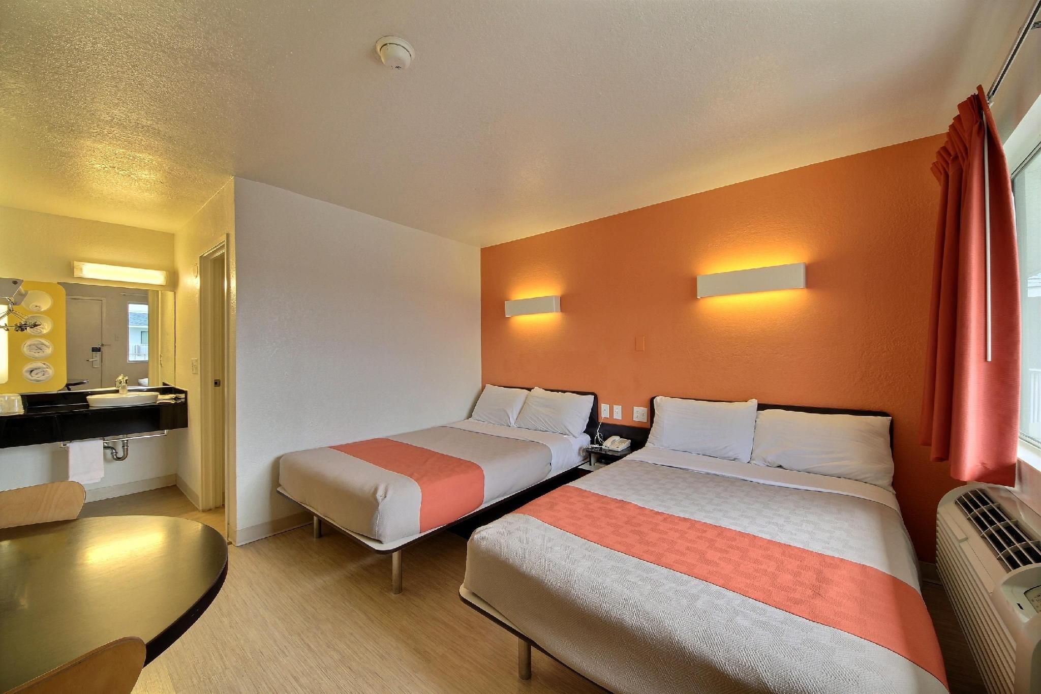 2 Full Beds Non-Smoking