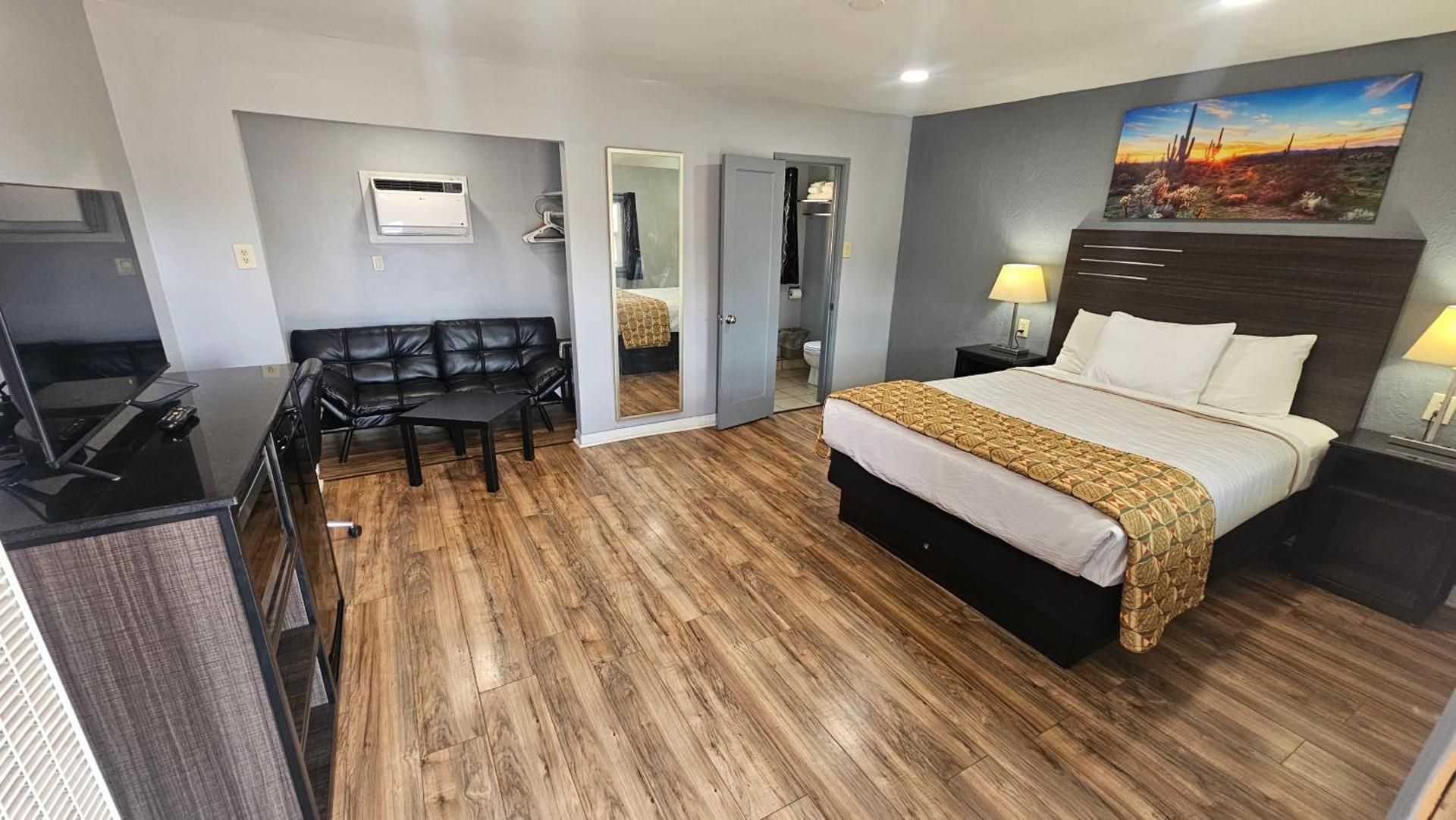 Deluxe Queen Room