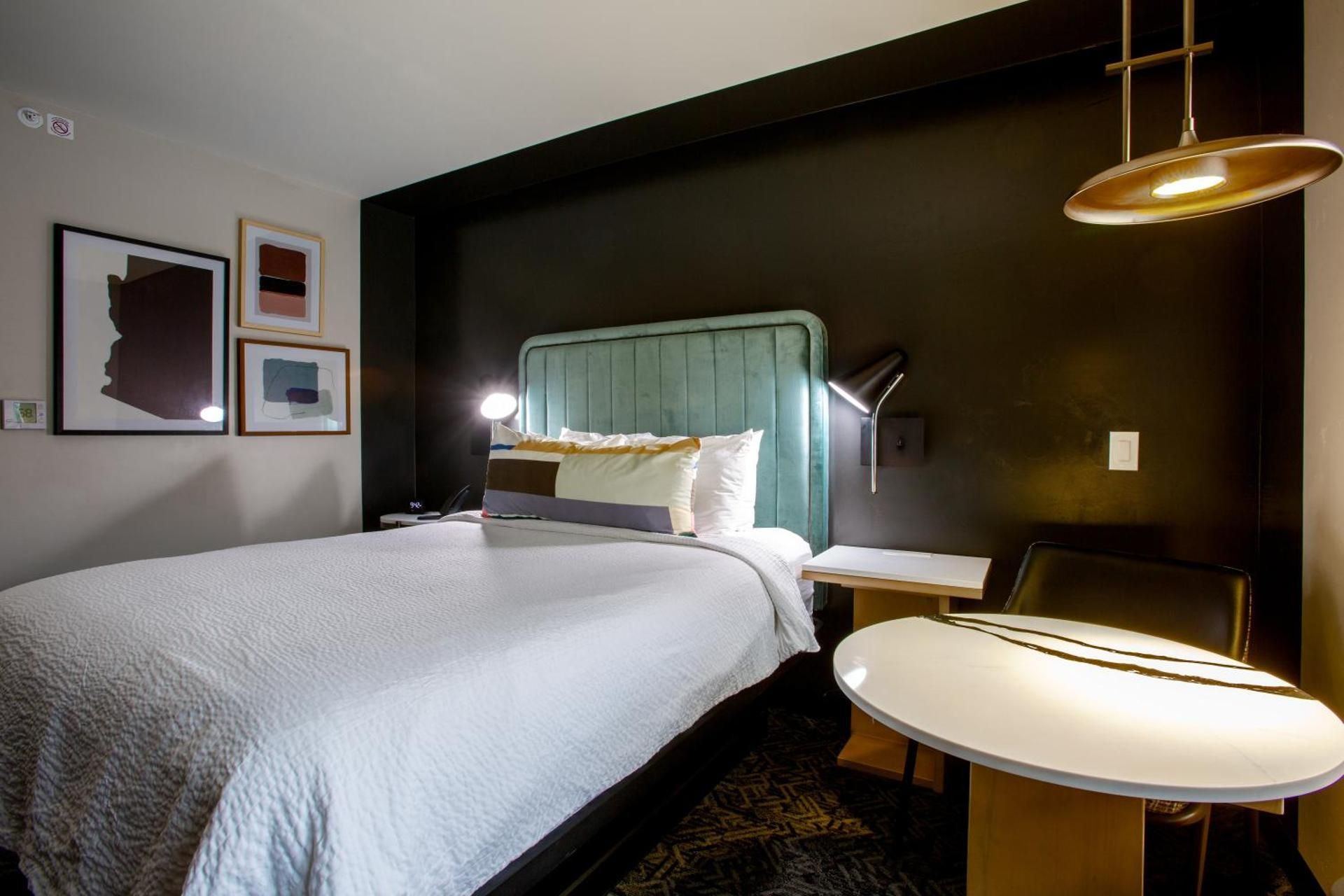 Standard Queen Room with Roll-in Shower - Communications and Mobility Access