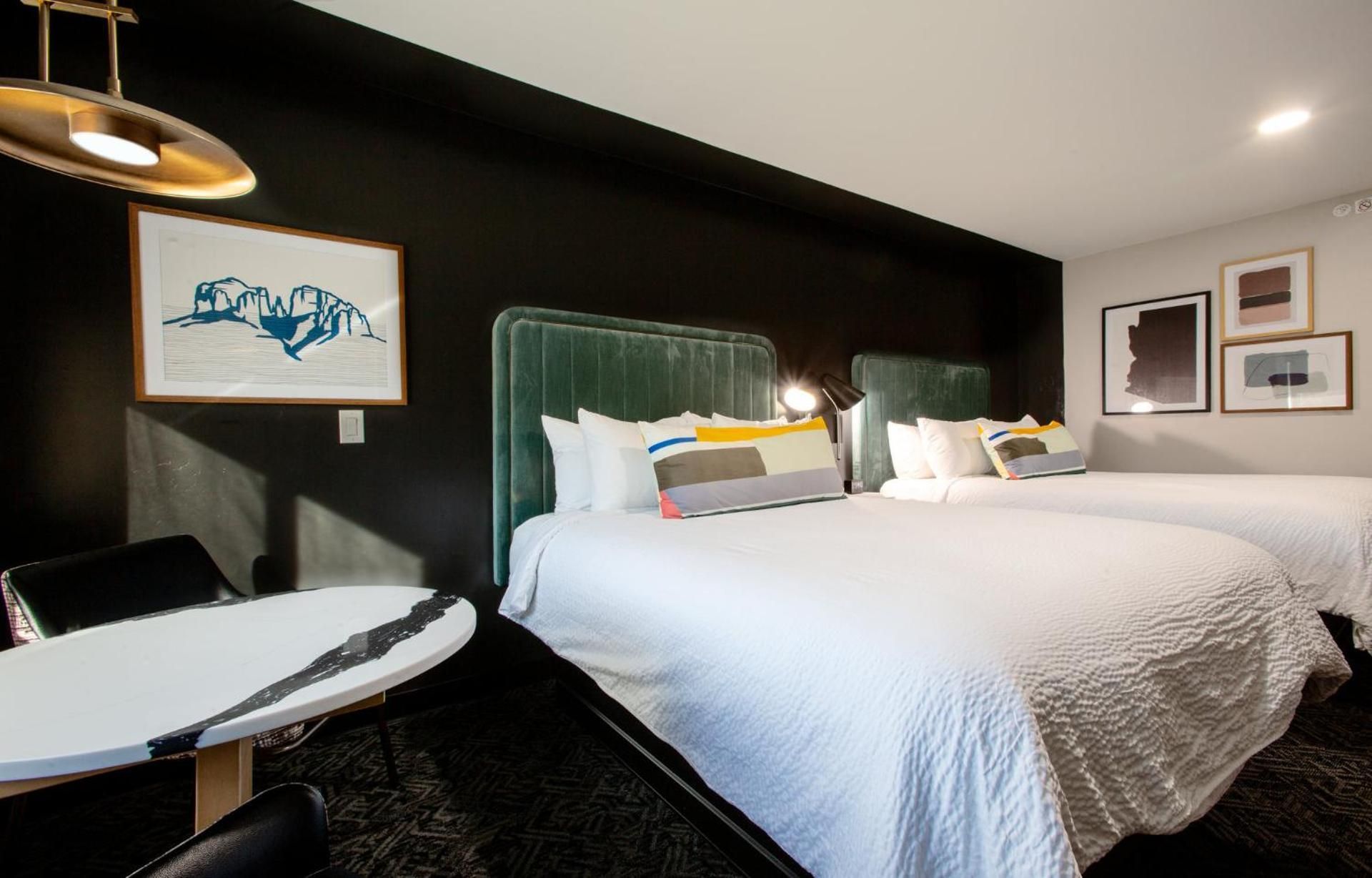 2 Queen Beds Standard Walk in Shower