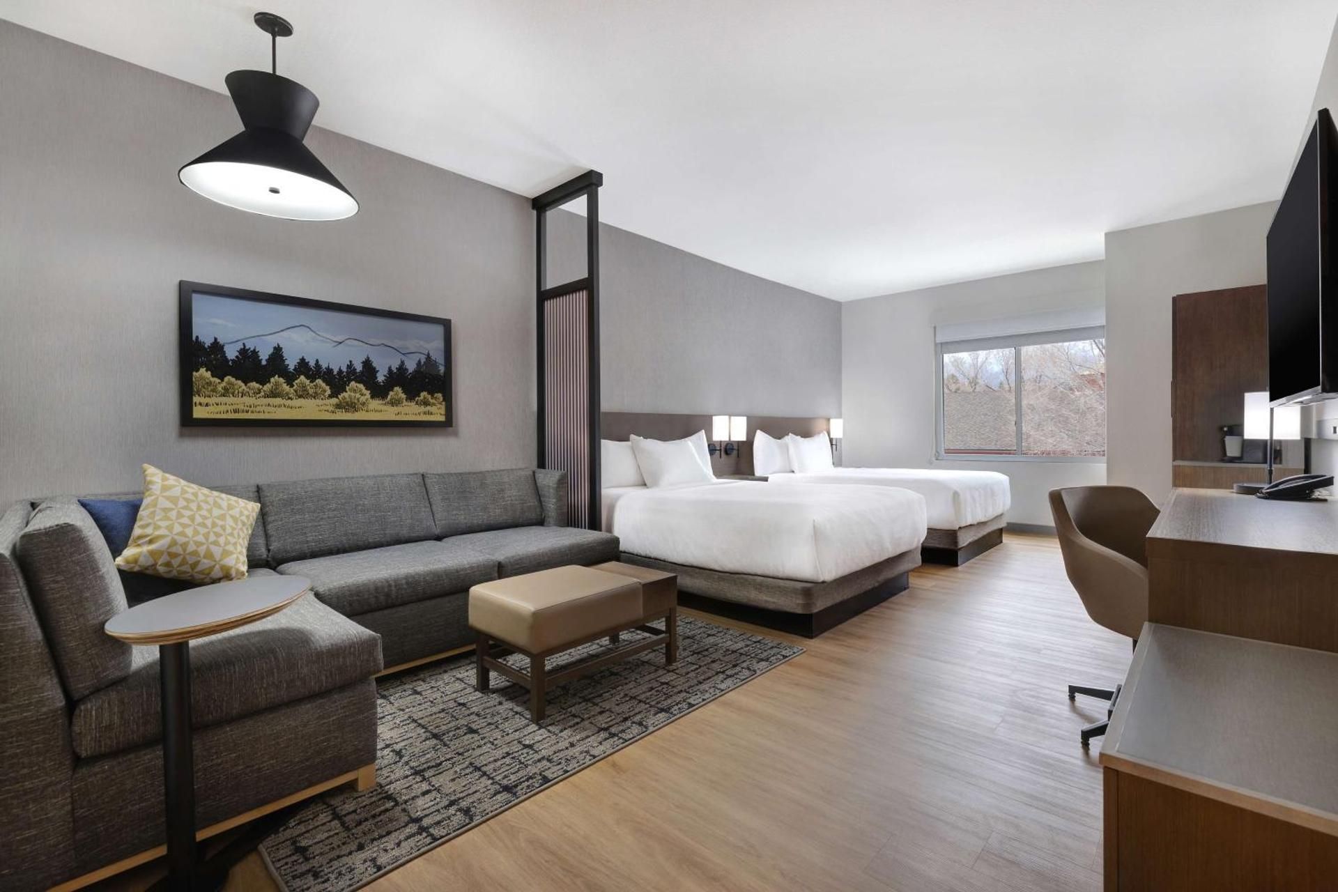Queen Room with Two Queen Beds and Sofa Bed - High Floor
