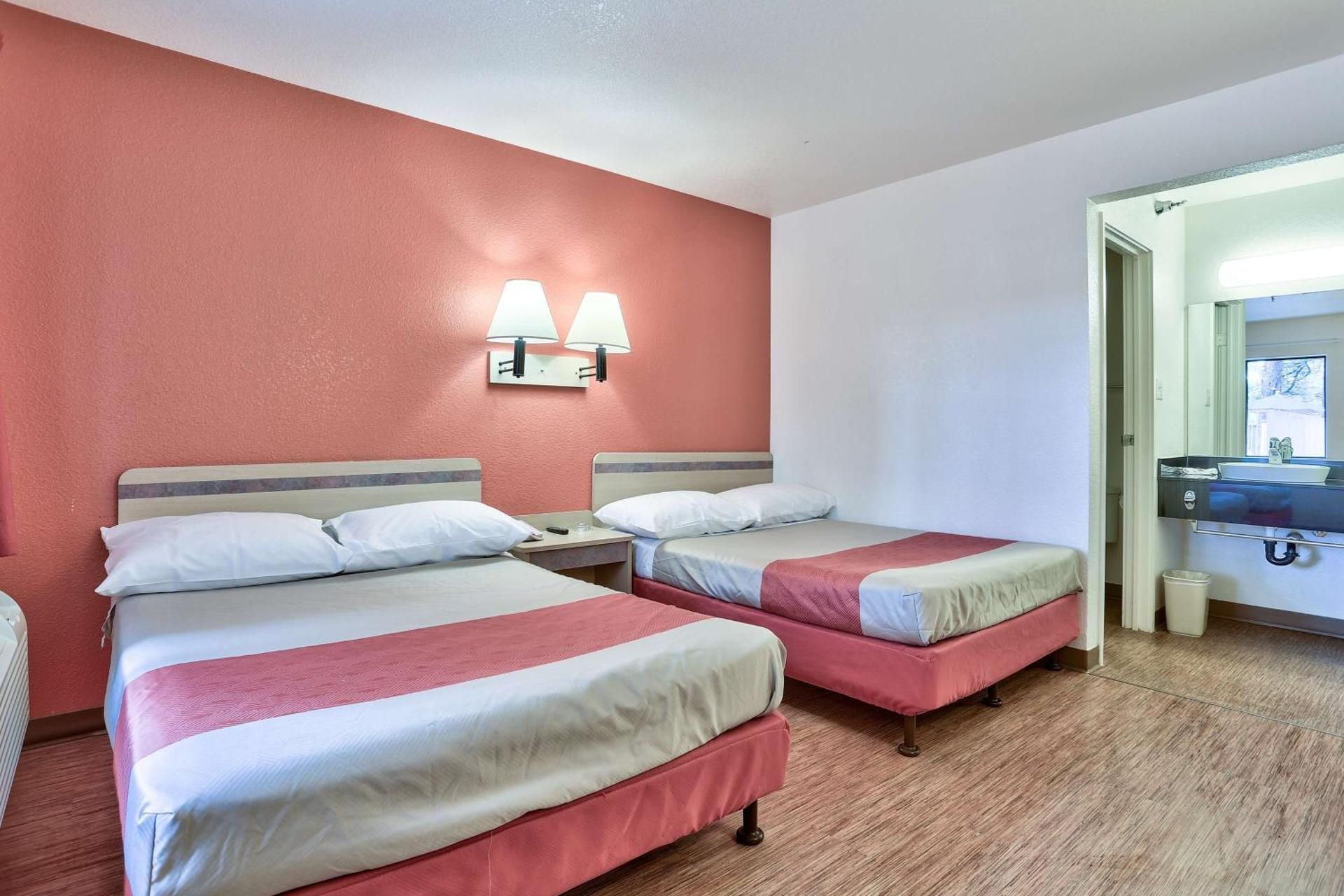2 Full Beds | Non-Smoking