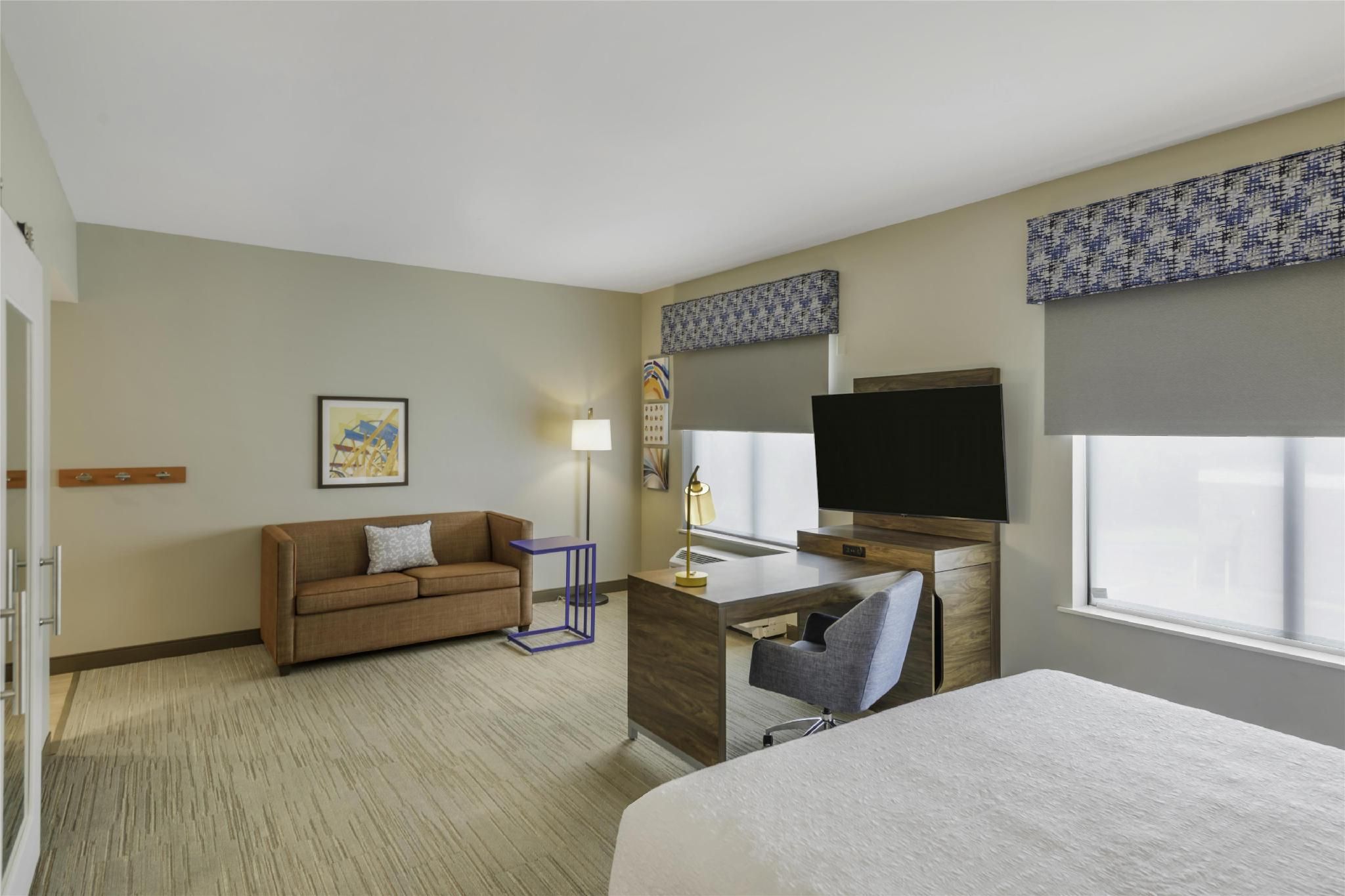 1 KING MOBILITY ACCESS TUB STUDIO