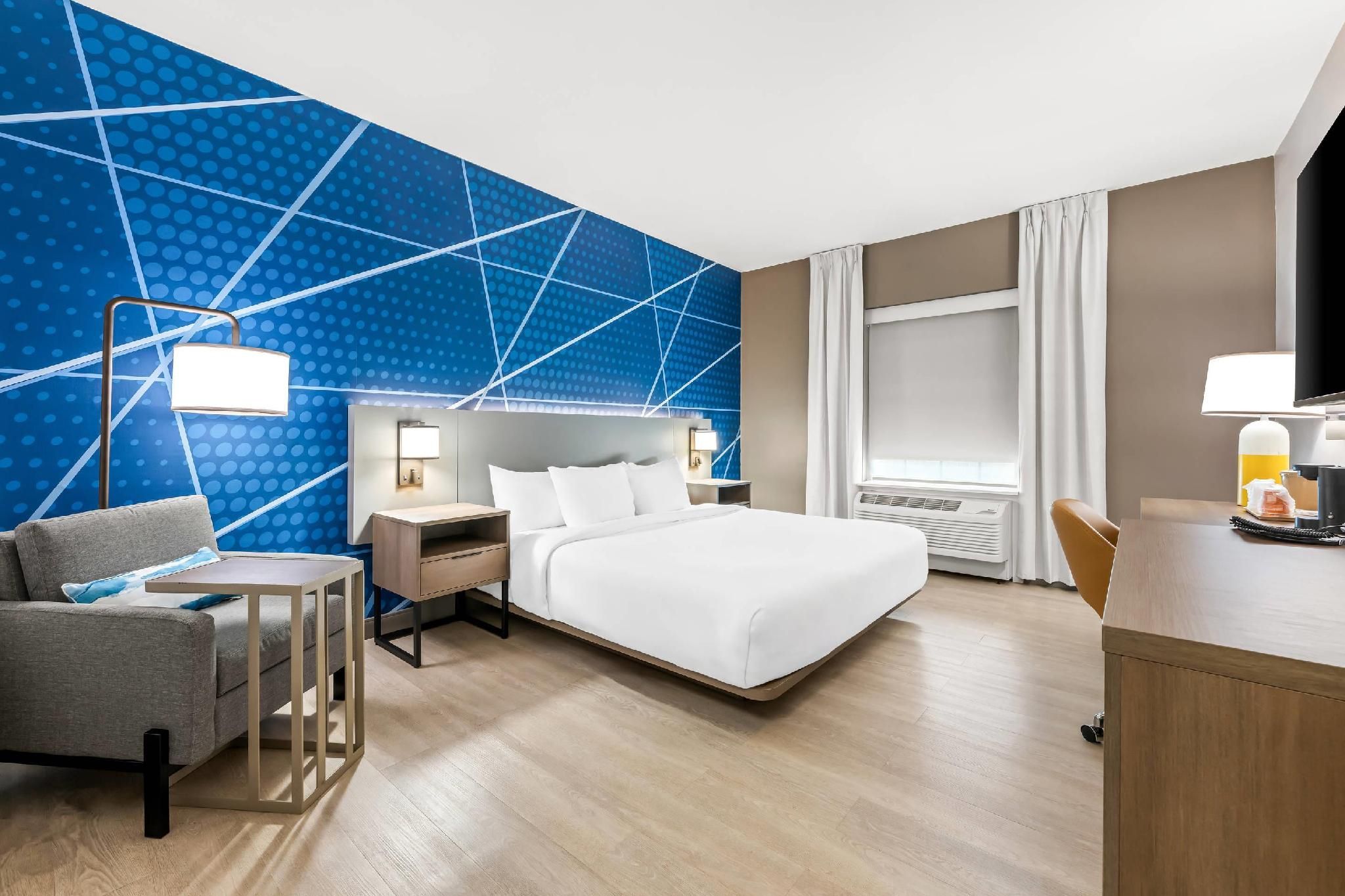 1 King Bed, Nonsmoking, Accessible