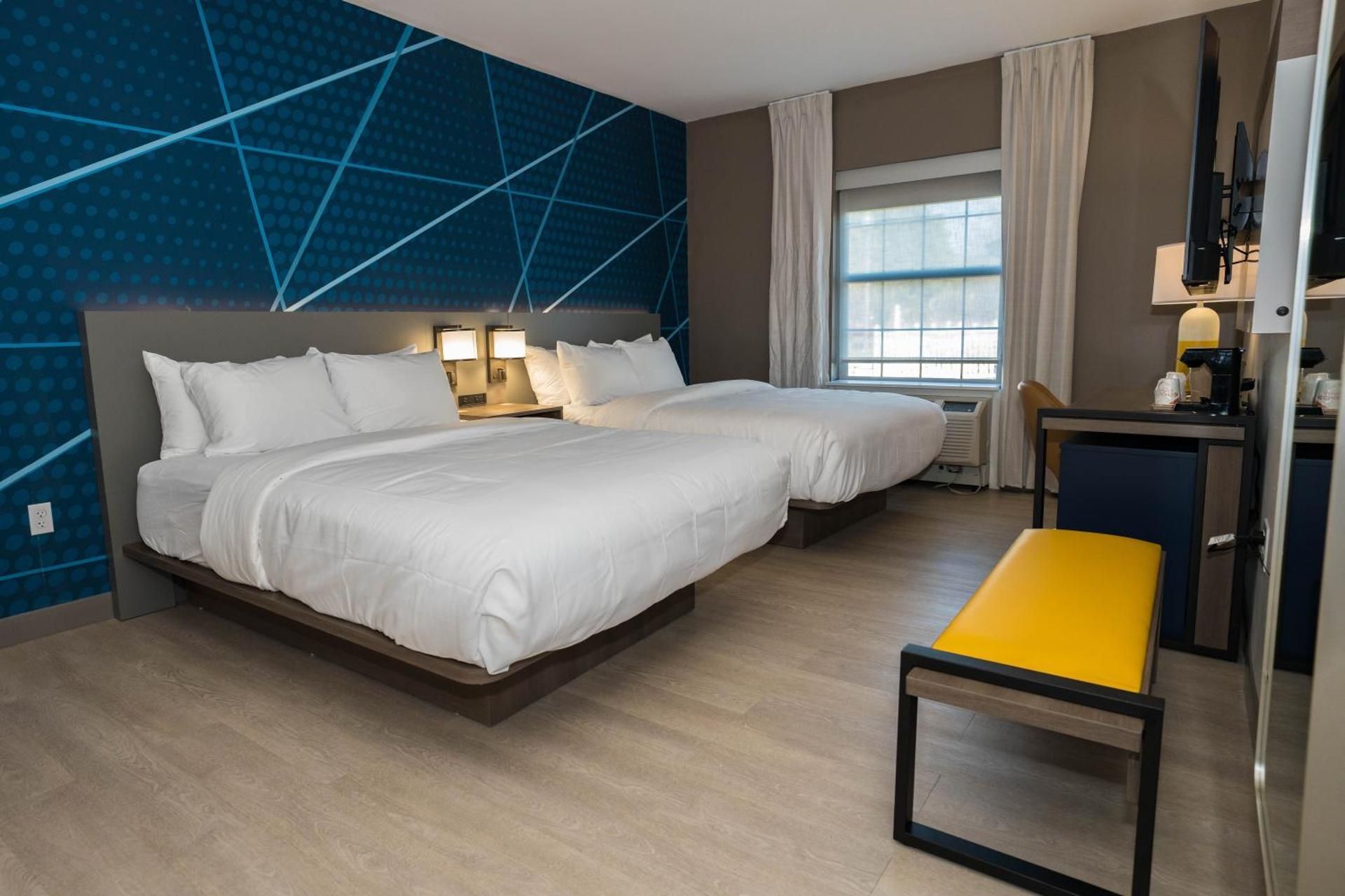 Queen Suite with Two Queen Beds - Non-Smoking