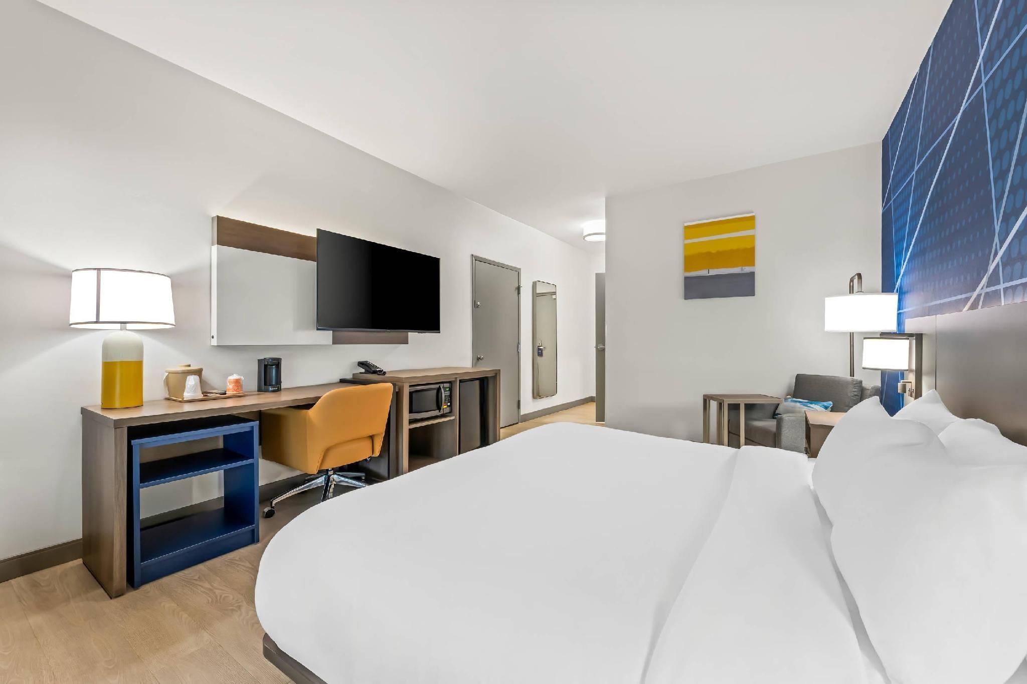 1 King Bed, Nonsmoking, Accessible