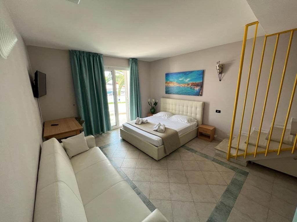 Apartment with Pool View 