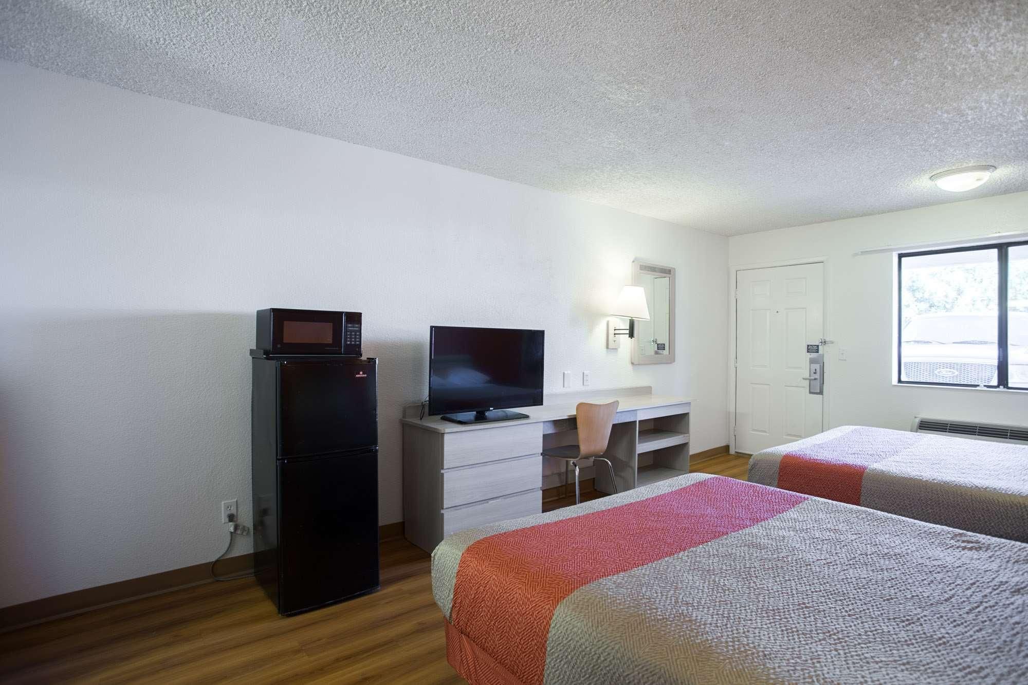 2 Double Beds