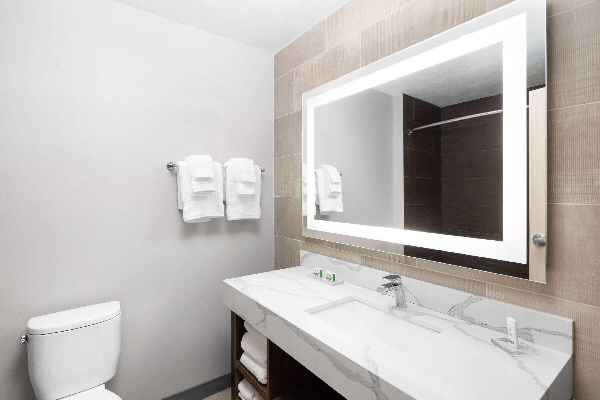 2 Queen Beds, Kitchen, Non-Smoking
