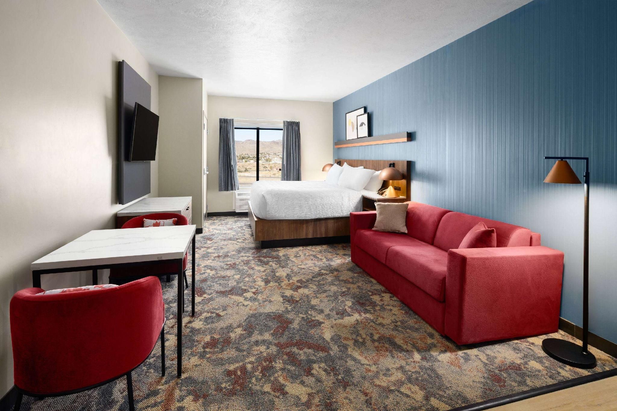 1 King Bed, Mobility Accessible, Roll In Shower, Kitchen, Nonsmoking