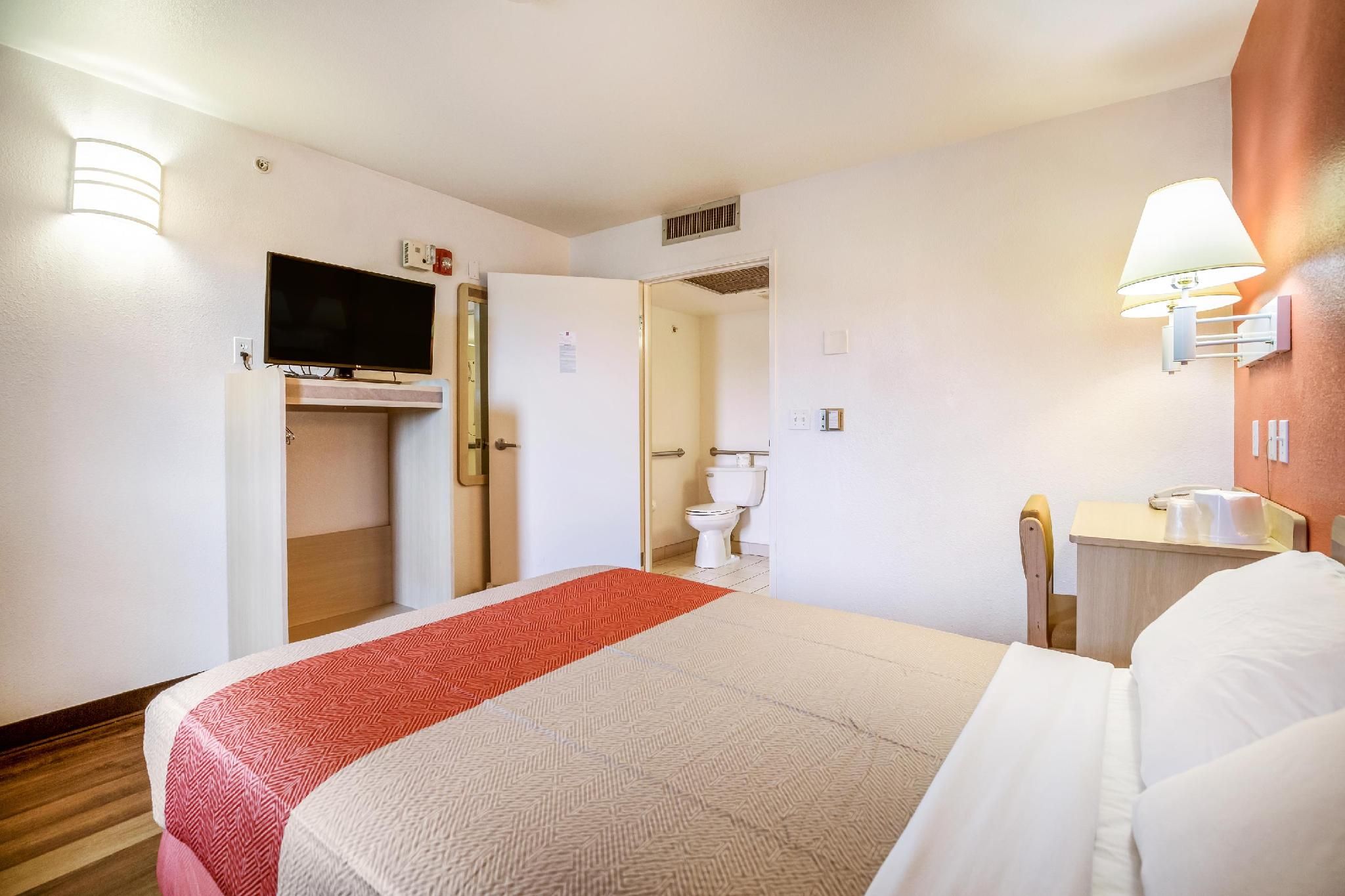 1 King Bed Accessible Tub