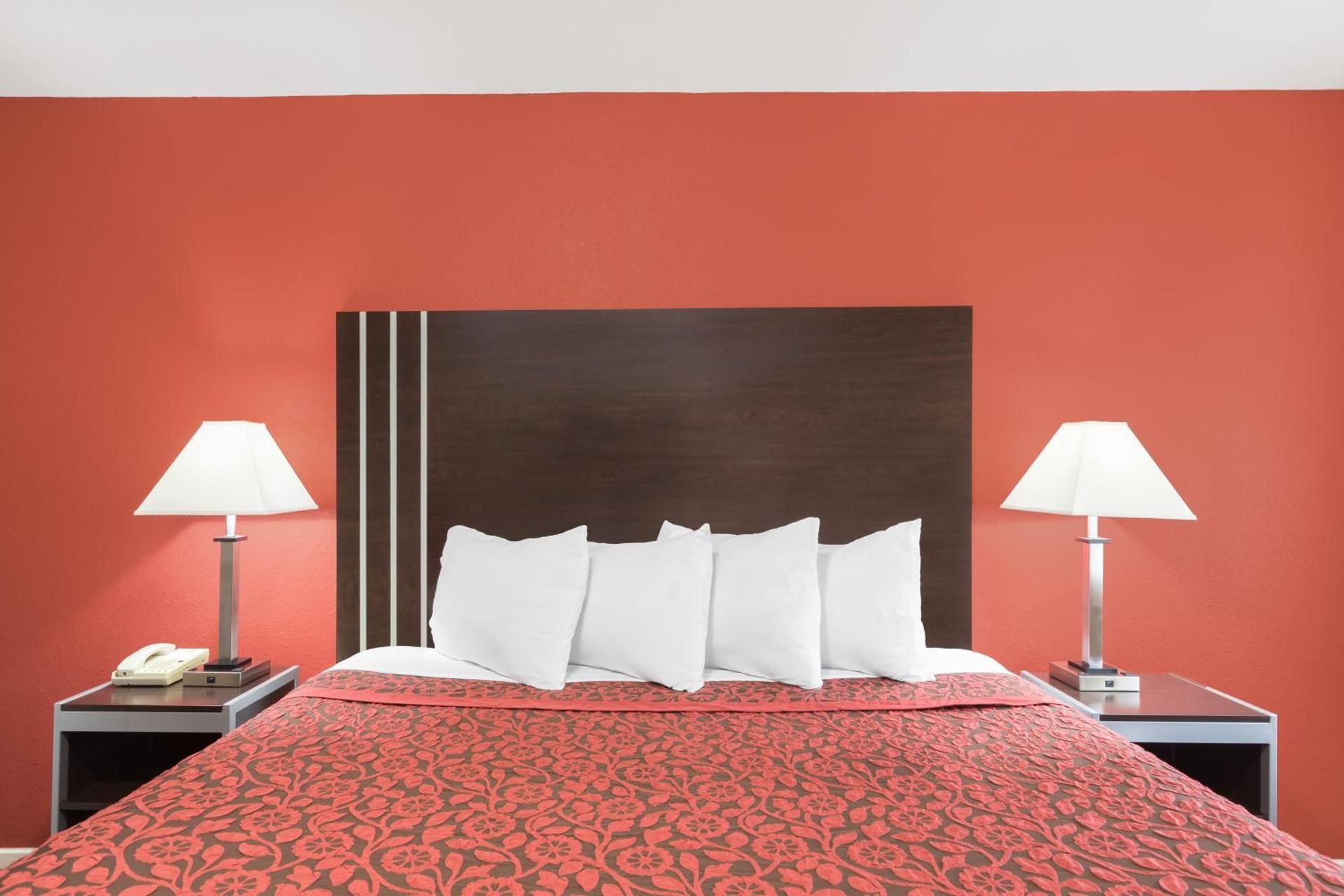 1 King Bed Suite Non-Smoking