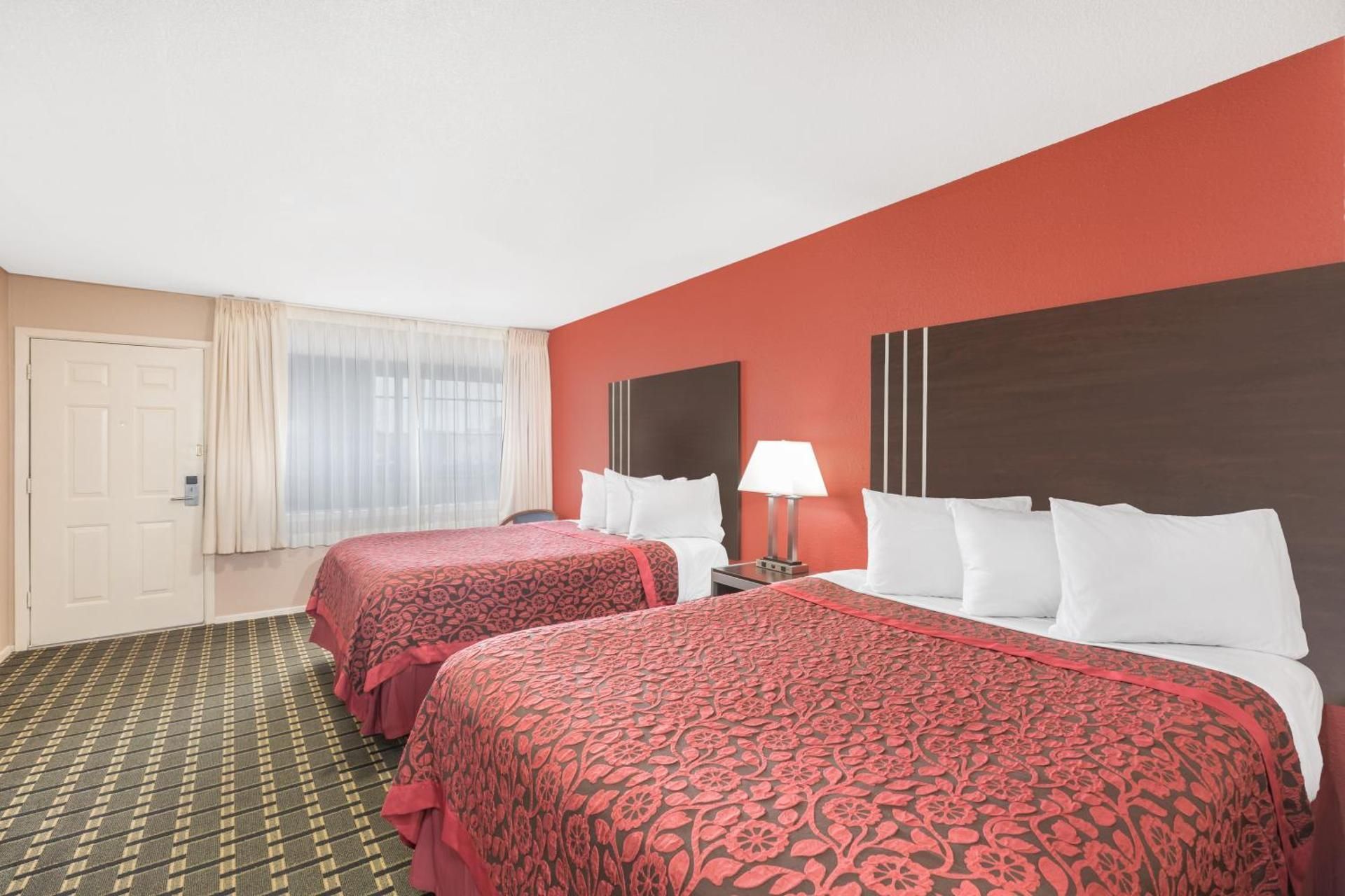 2 Queen Beds Non-Smoking