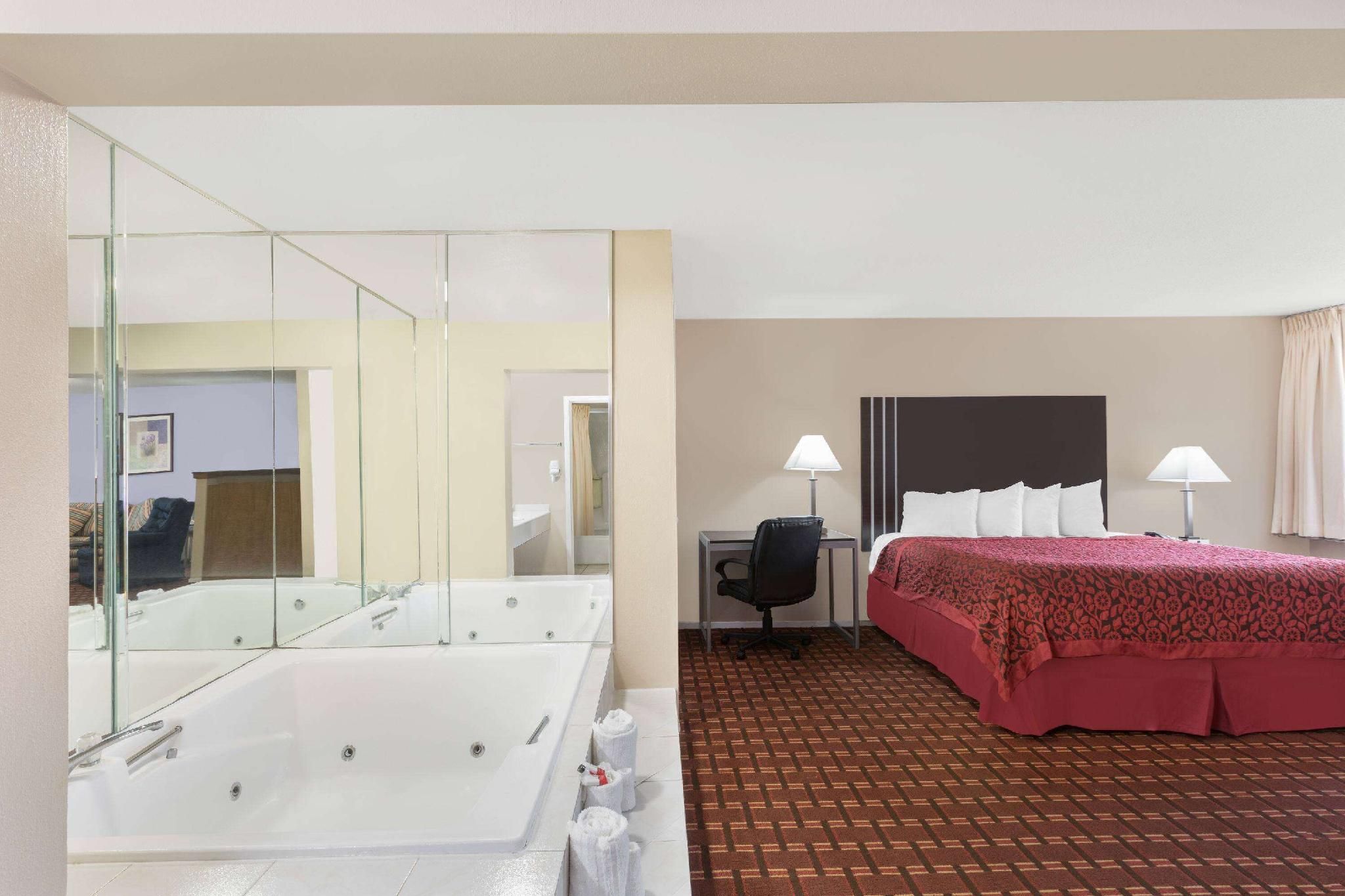 1 King Bed Suite Non-Smoking