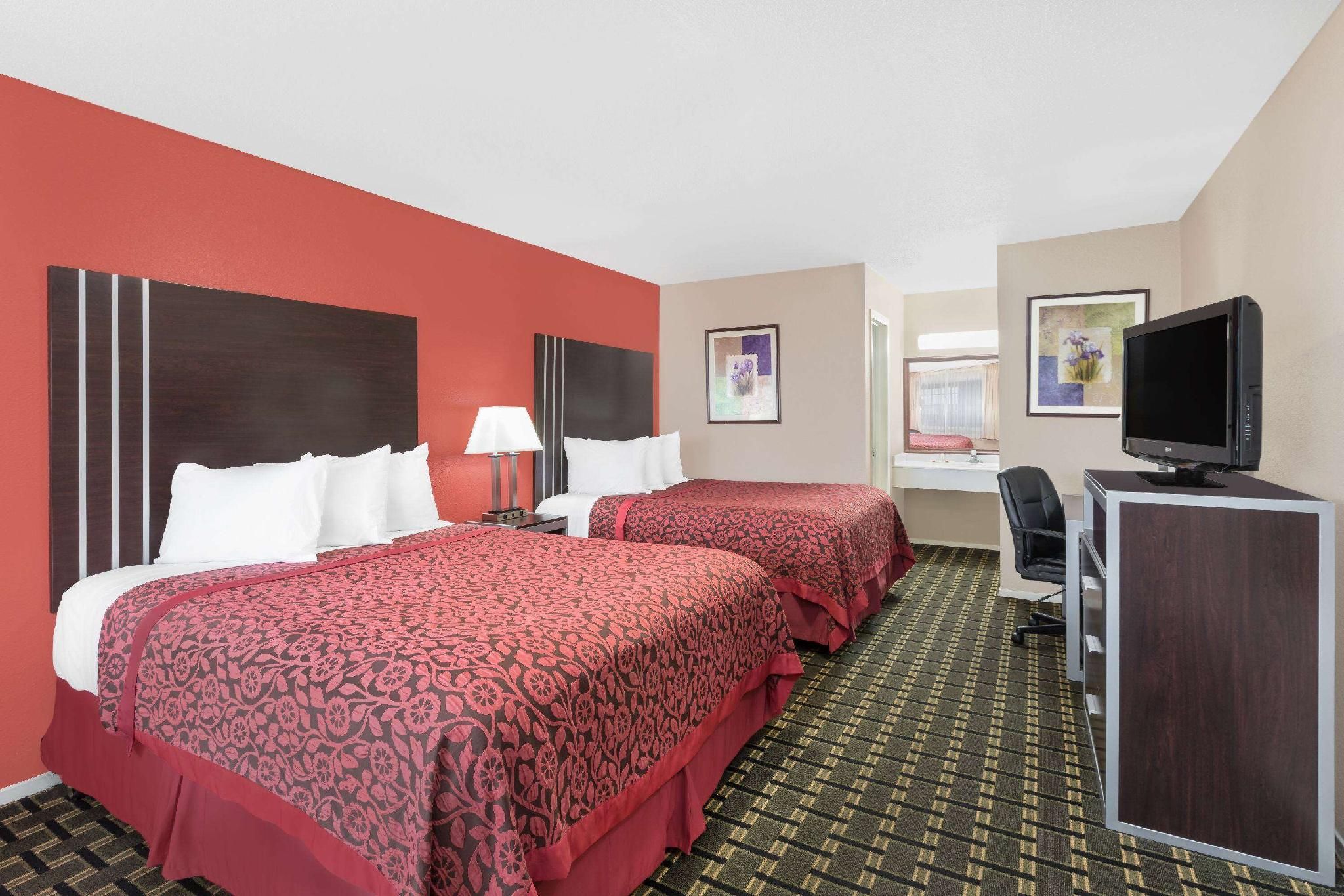 2 Queen Beds, Mobility/Hearing Accessible Room, Bathtub w/ Grab Bars, Non-Smoking