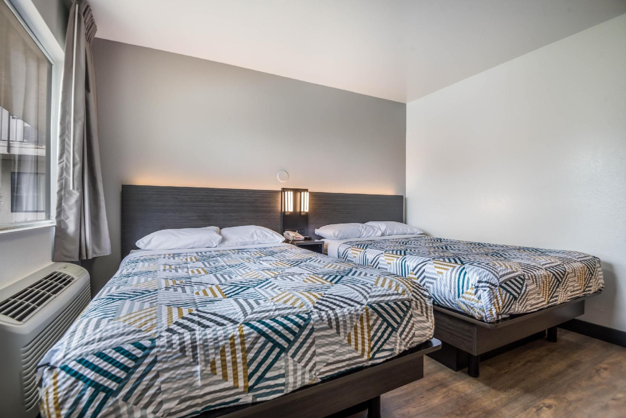 2 Full Beds | Micfridge, Smoking