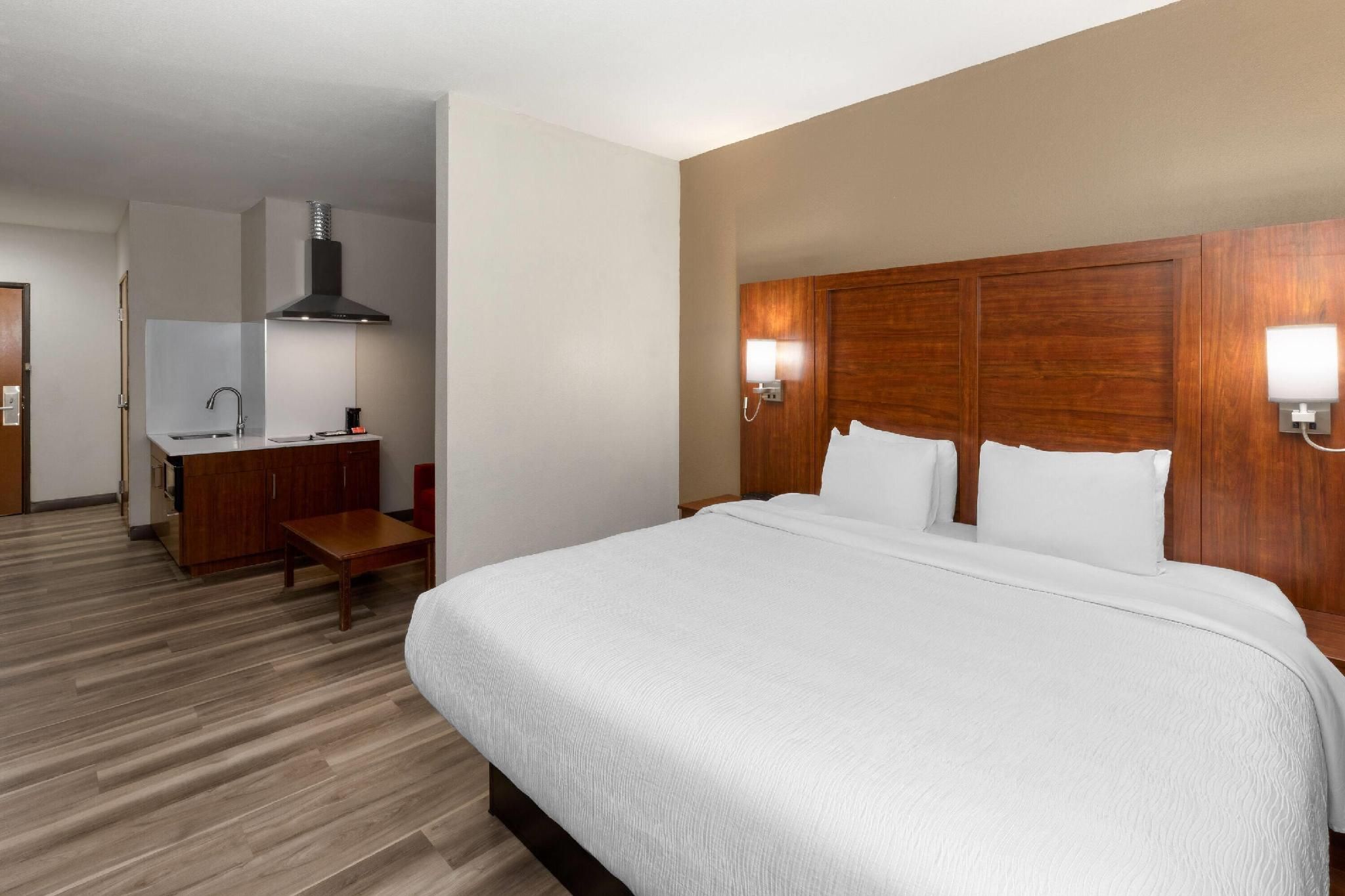 1 King Bed, Mobility Accessible Suite, Roll-In Shower, Kitchenette, Non-Smoking