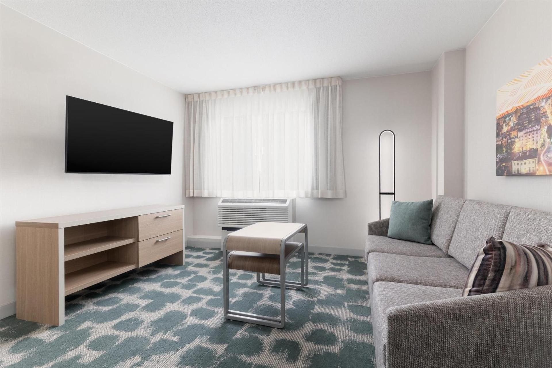 One-Bedroom King Suite - Non-Smoking