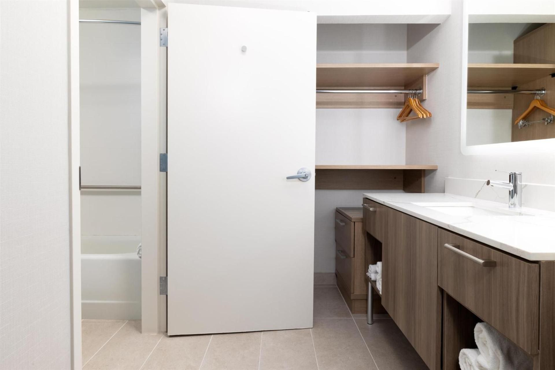 One-Bedroom Queen Suite with Two Queen Beds - Non-Smoking