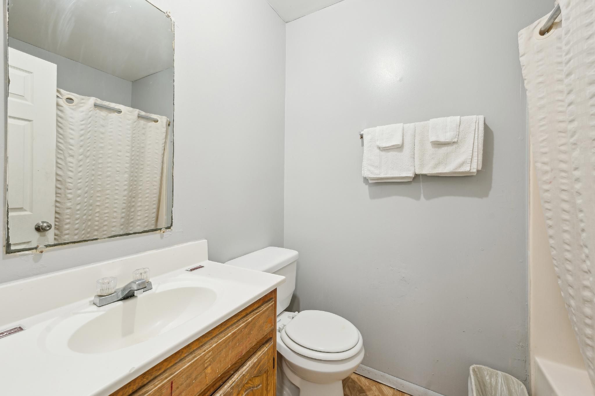 Flint Motel by OYO MI Near I-475 Queen Bed Non-Smoking 2