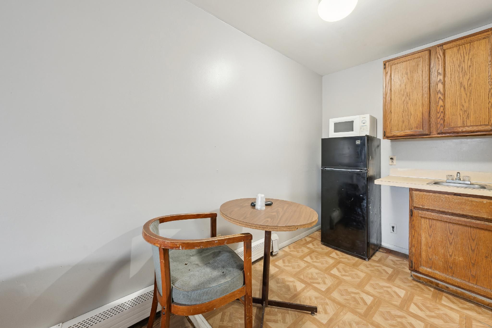 Flint Motel by OYO MI Near I-475 Queen Bed Non-Smoking 3