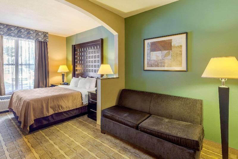 1 Queen Bed, Suite, Non-Smoking, Accessible