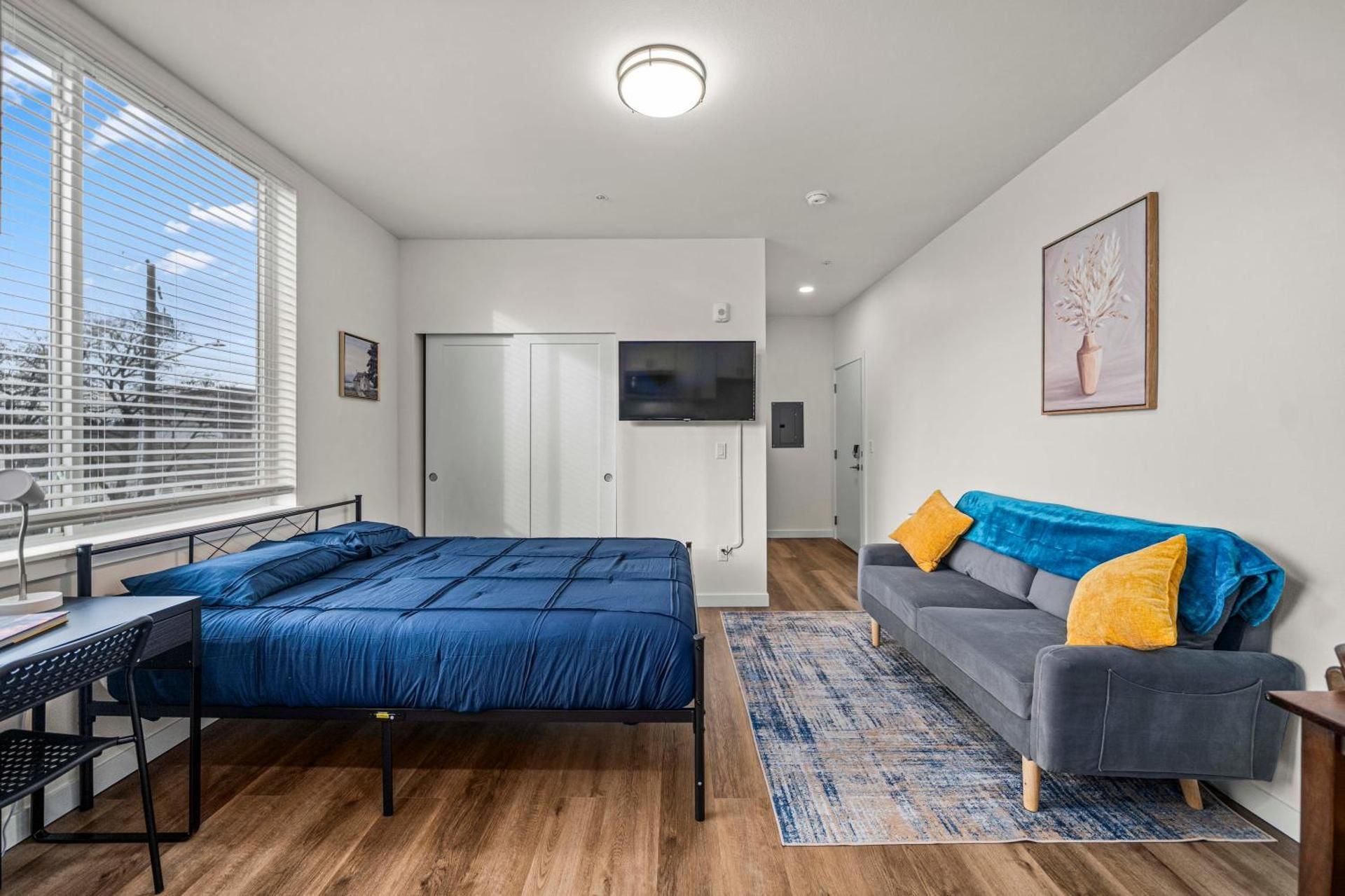 Deluxe Queen Room