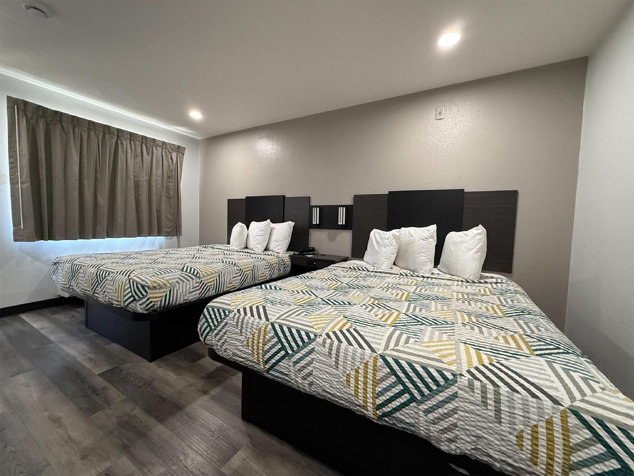 2 Queen Beds Suite - Smoking